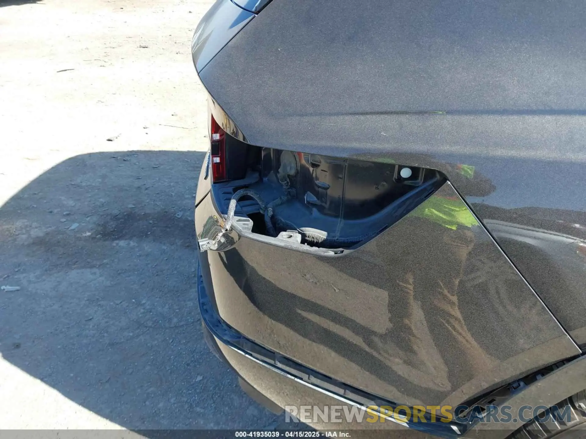 19 Photograph of a damaged car KMUHCESCXMU060538 GENESIS GV80 2021