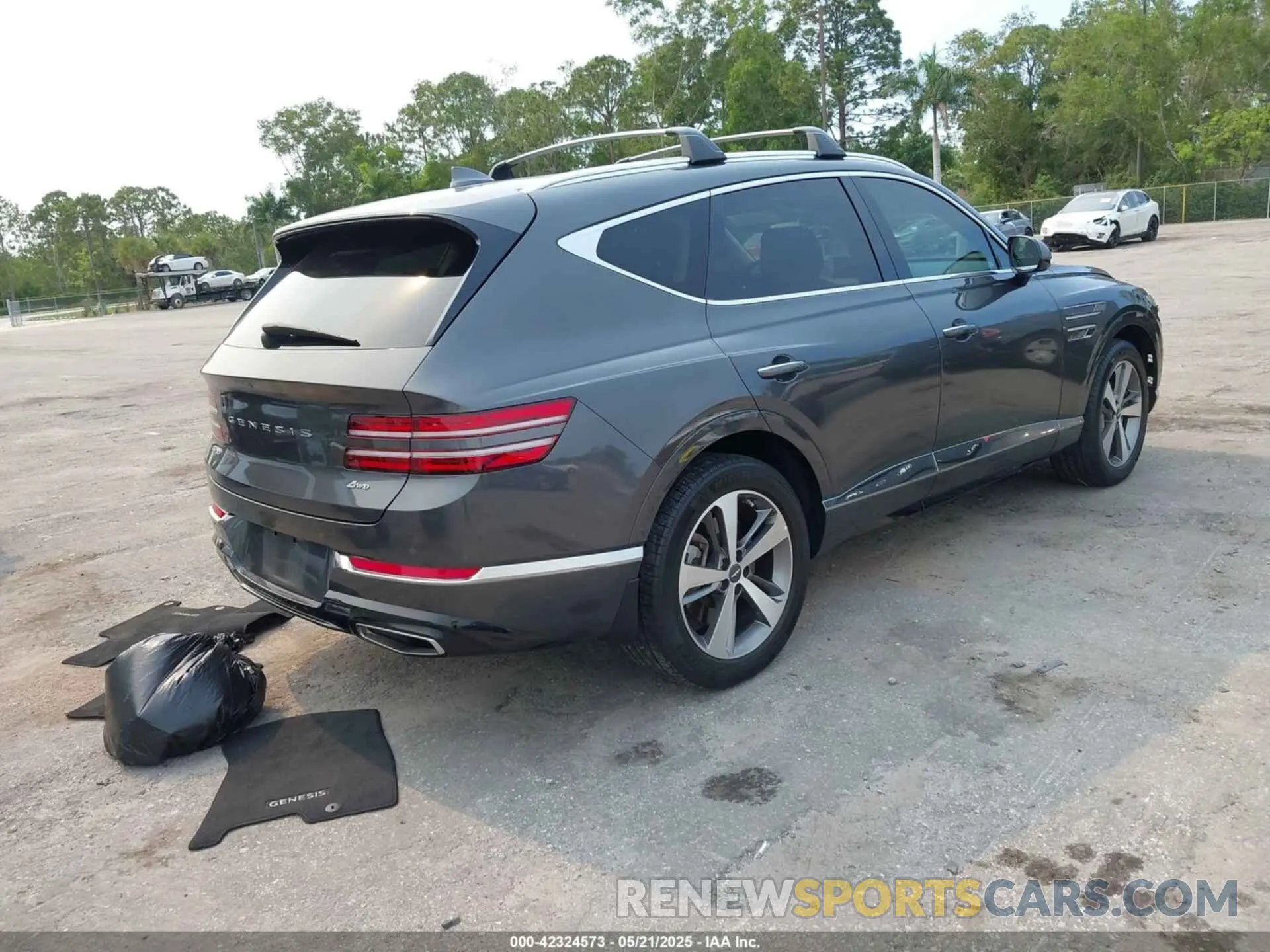4 Photograph of a damaged car KMUHBDSB5NU091783 GENESIS GV80 2022