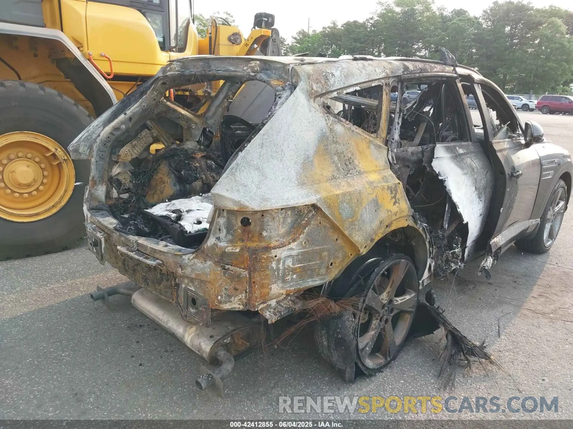 12 Photograph of a damaged car KMUHBDSB9NU089129 GENESIS GV80 2022