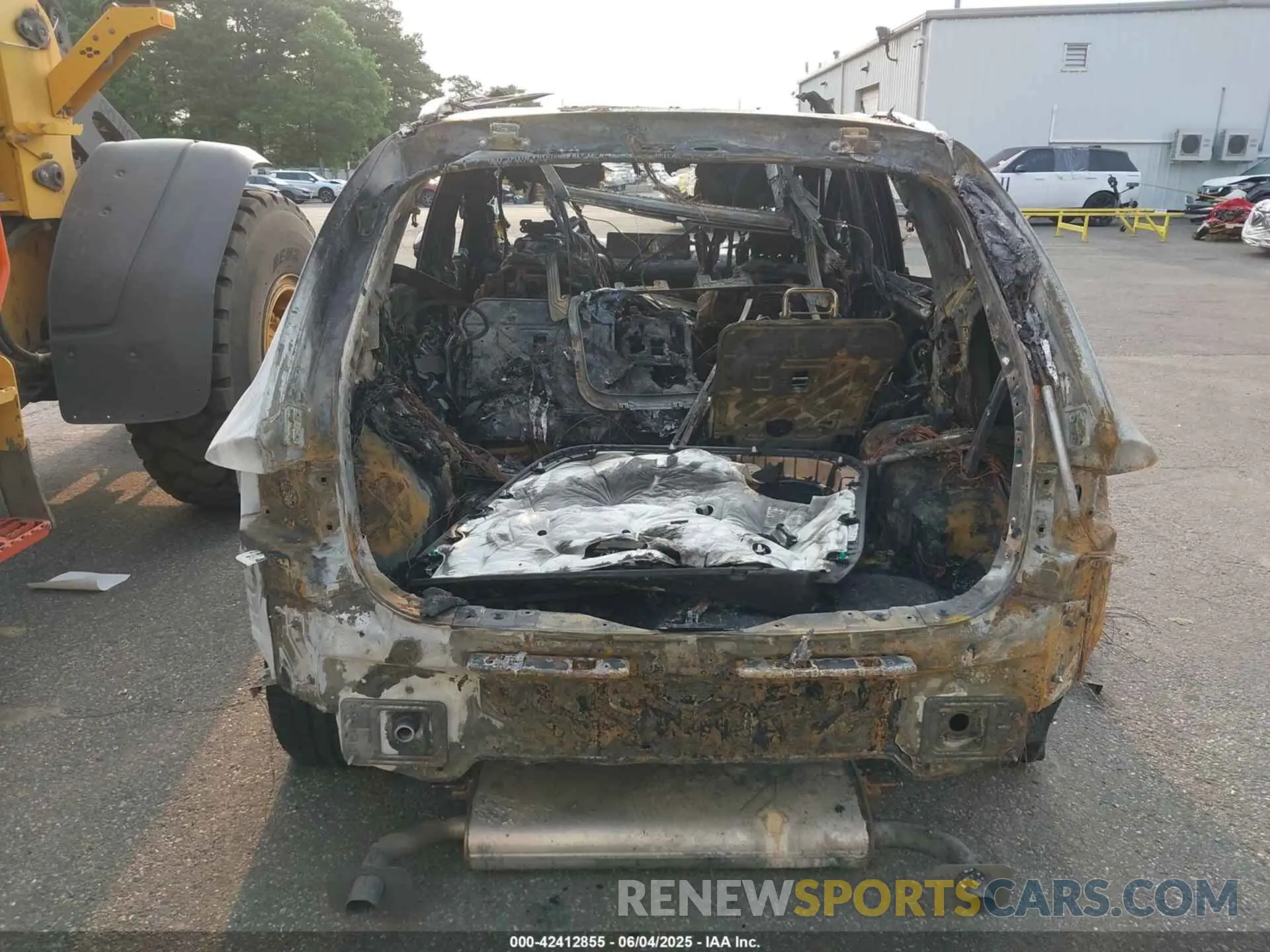 6 Photograph of a damaged car KMUHBDSB9NU089129 GENESIS GV80 2022