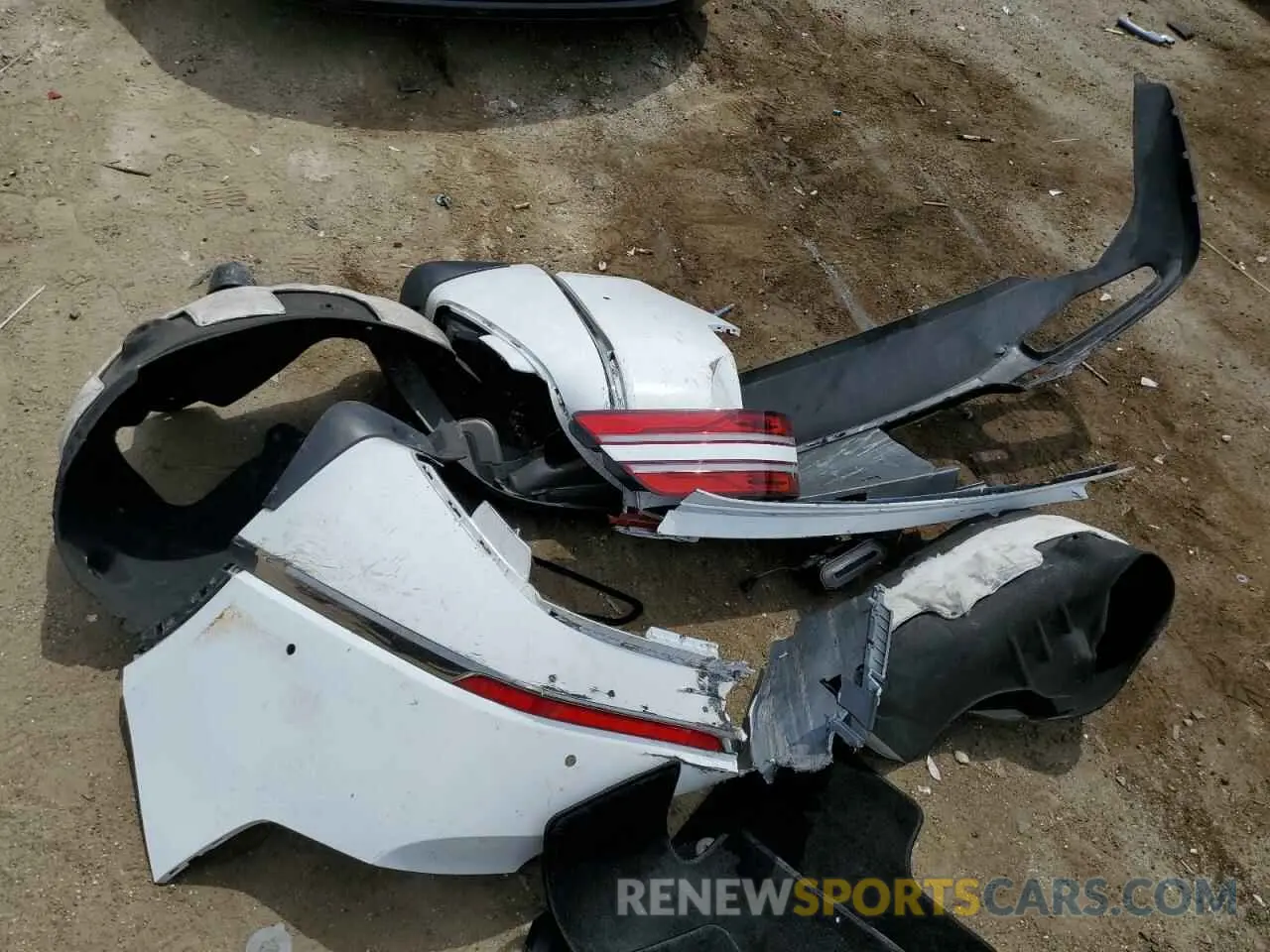13 Photograph of a damaged car KMUHCESC3NU084987 GENESIS GV80 2022