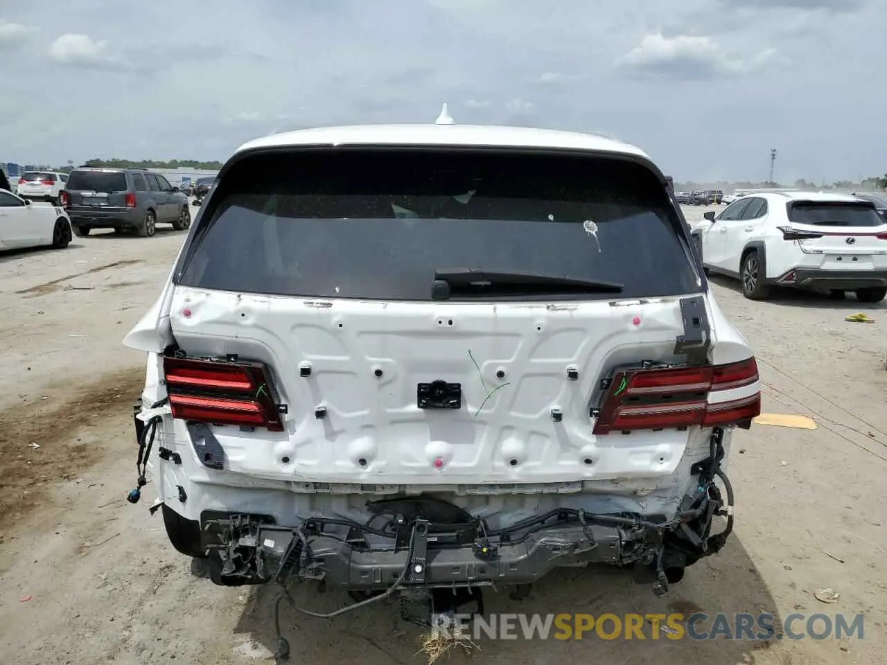 6 Photograph of a damaged car KMUHCESC3NU084987 GENESIS GV80 2022
