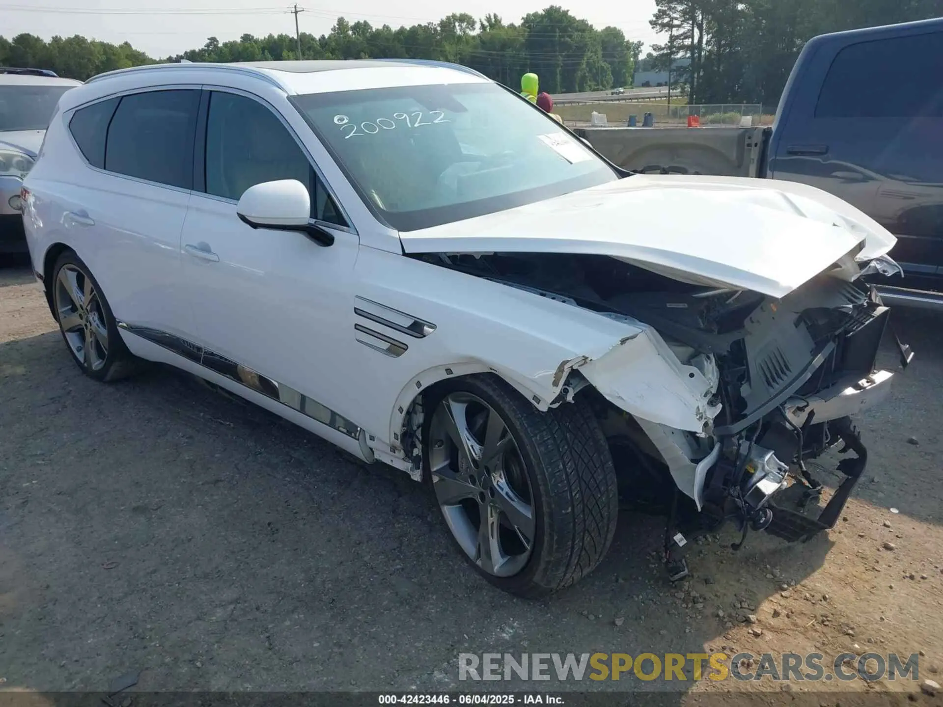 1 Photograph of a damaged car KMUHCESC6NU084725 GENESIS GV80 2022