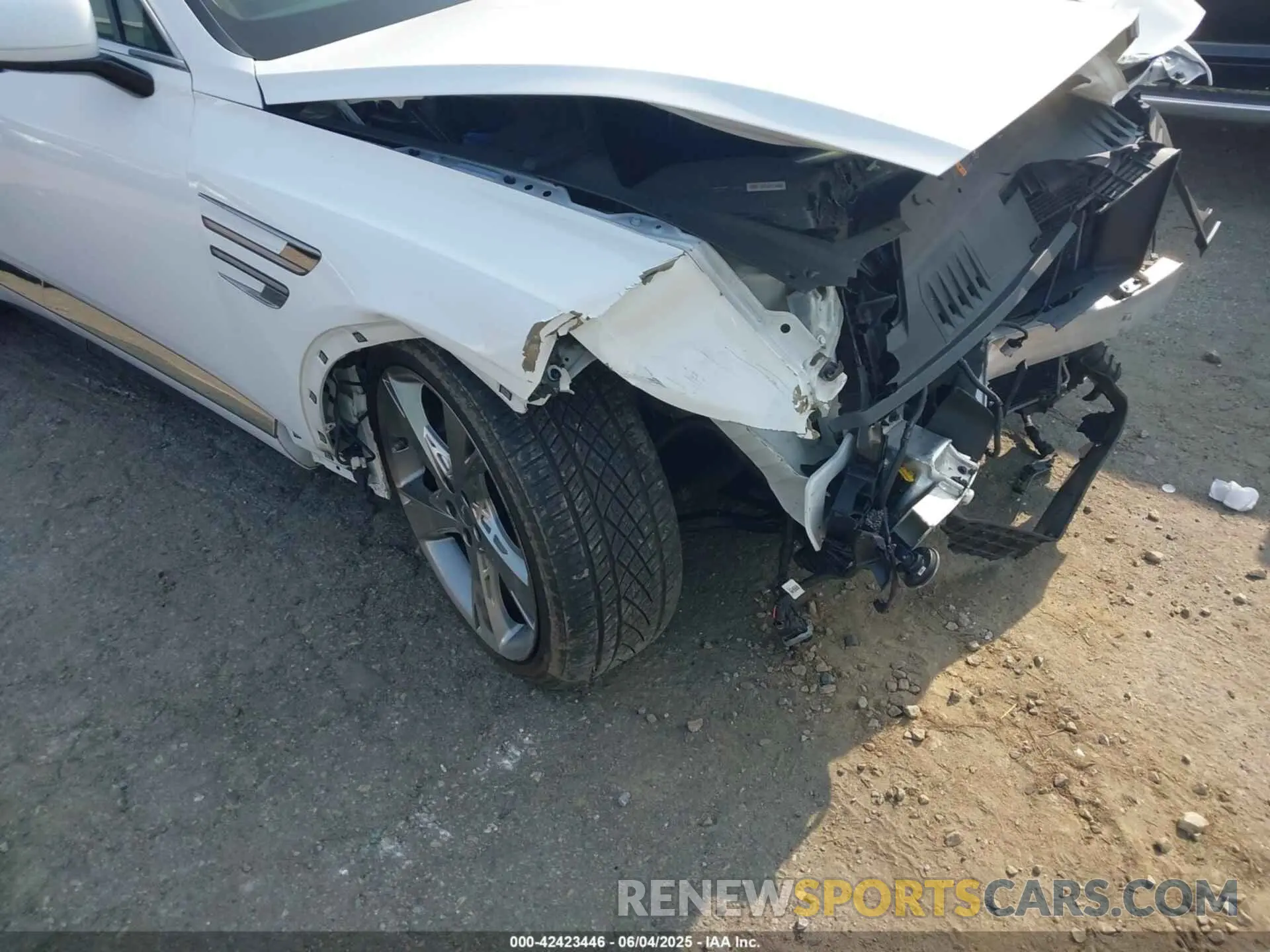 18 Photograph of a damaged car KMUHCESC6NU084725 GENESIS GV80 2022