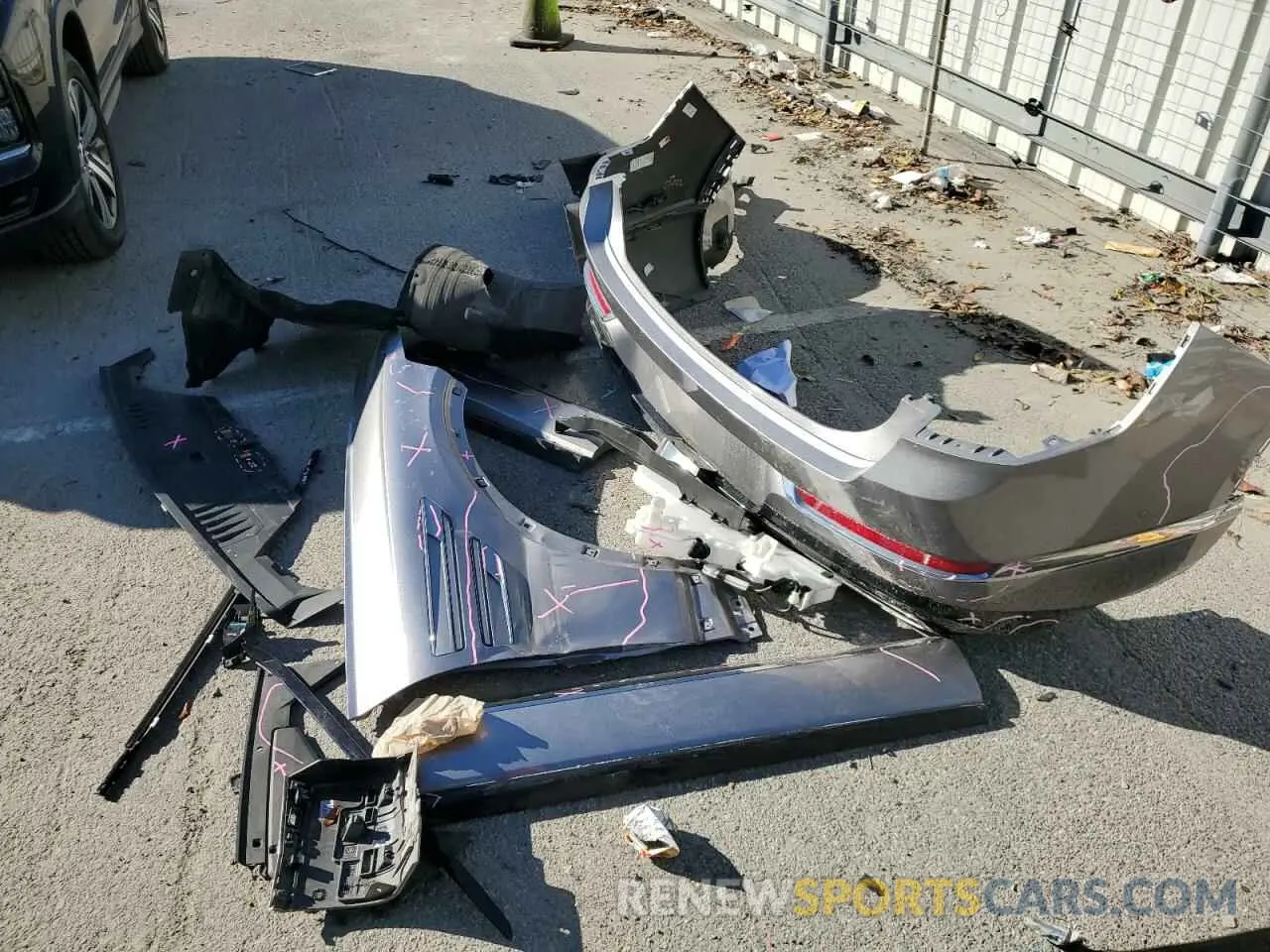 13 Photograph of a damaged car KMUHCESCXNU083352 GENESIS GV80 2022