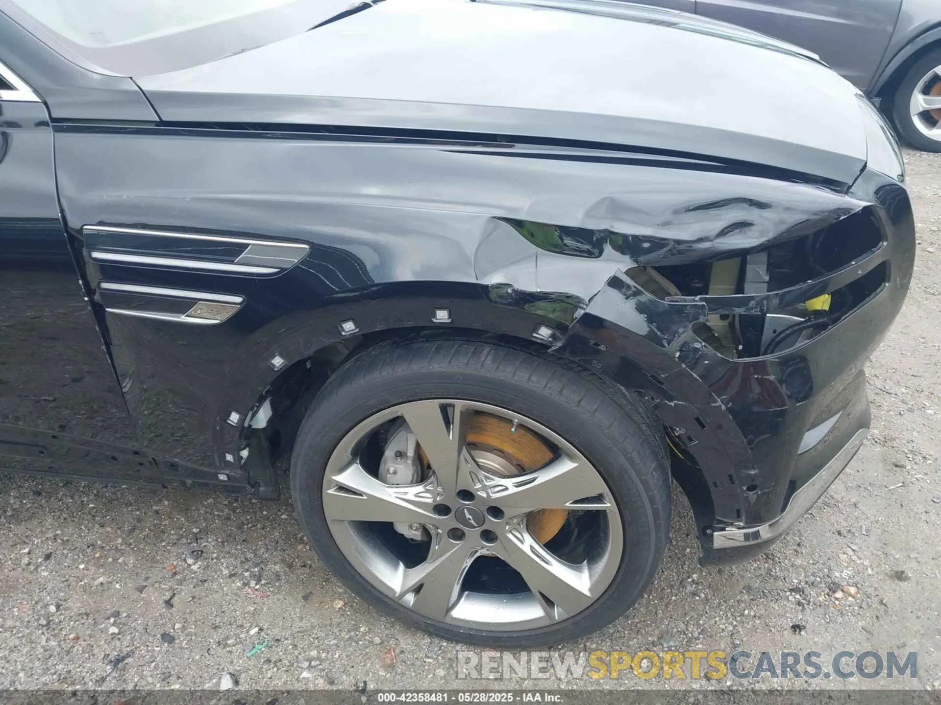 17 Photograph of a damaged car KMUHBDSB1PU112034 GENESIS GV80 2023