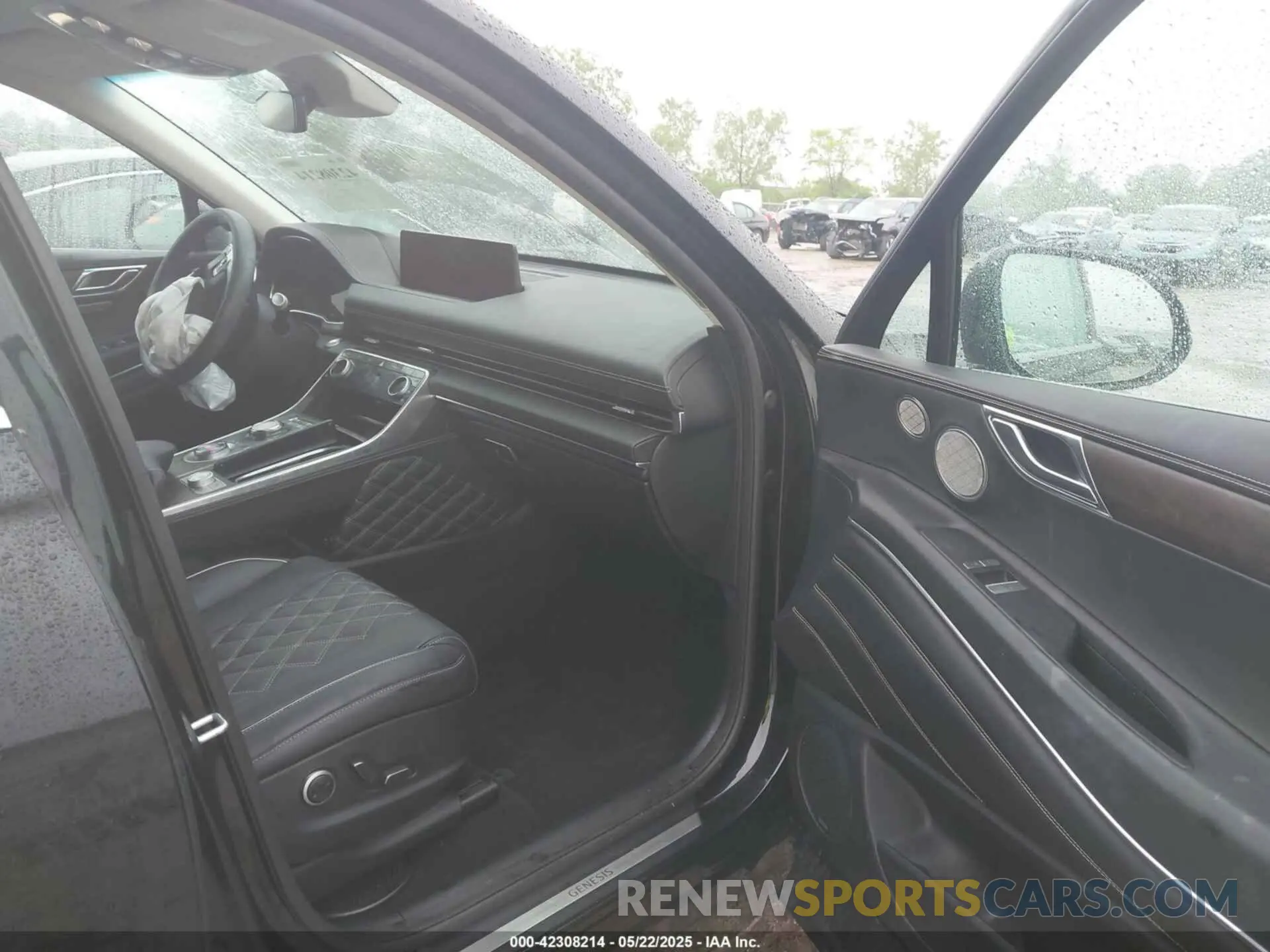 5 Photograph of a damaged car KMUHCESCXPU139647 GENESIS GV80 2023
