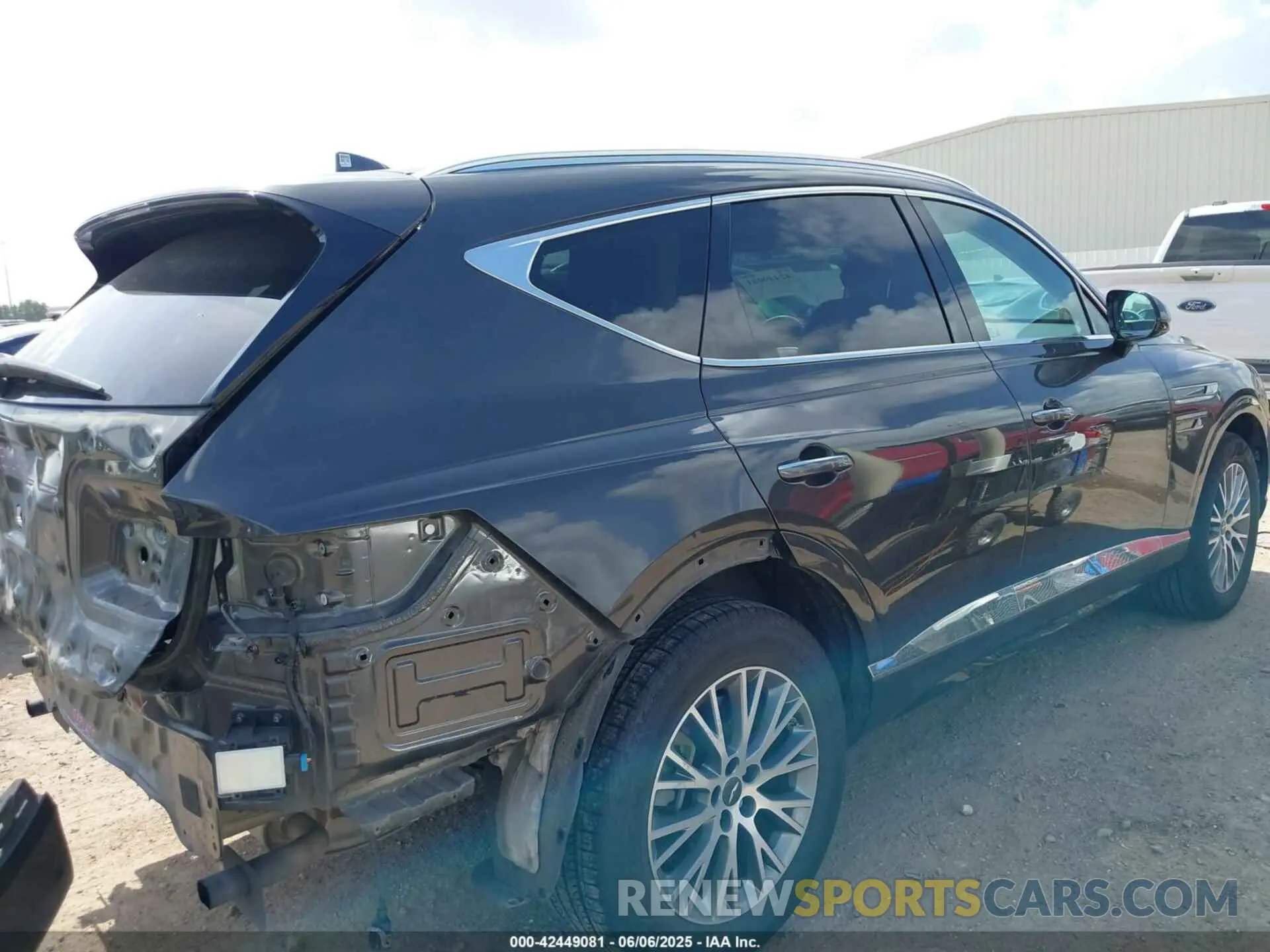 4 Photograph of a damaged car KMUHBDSB9RU209209 GENESIS GV80 2024