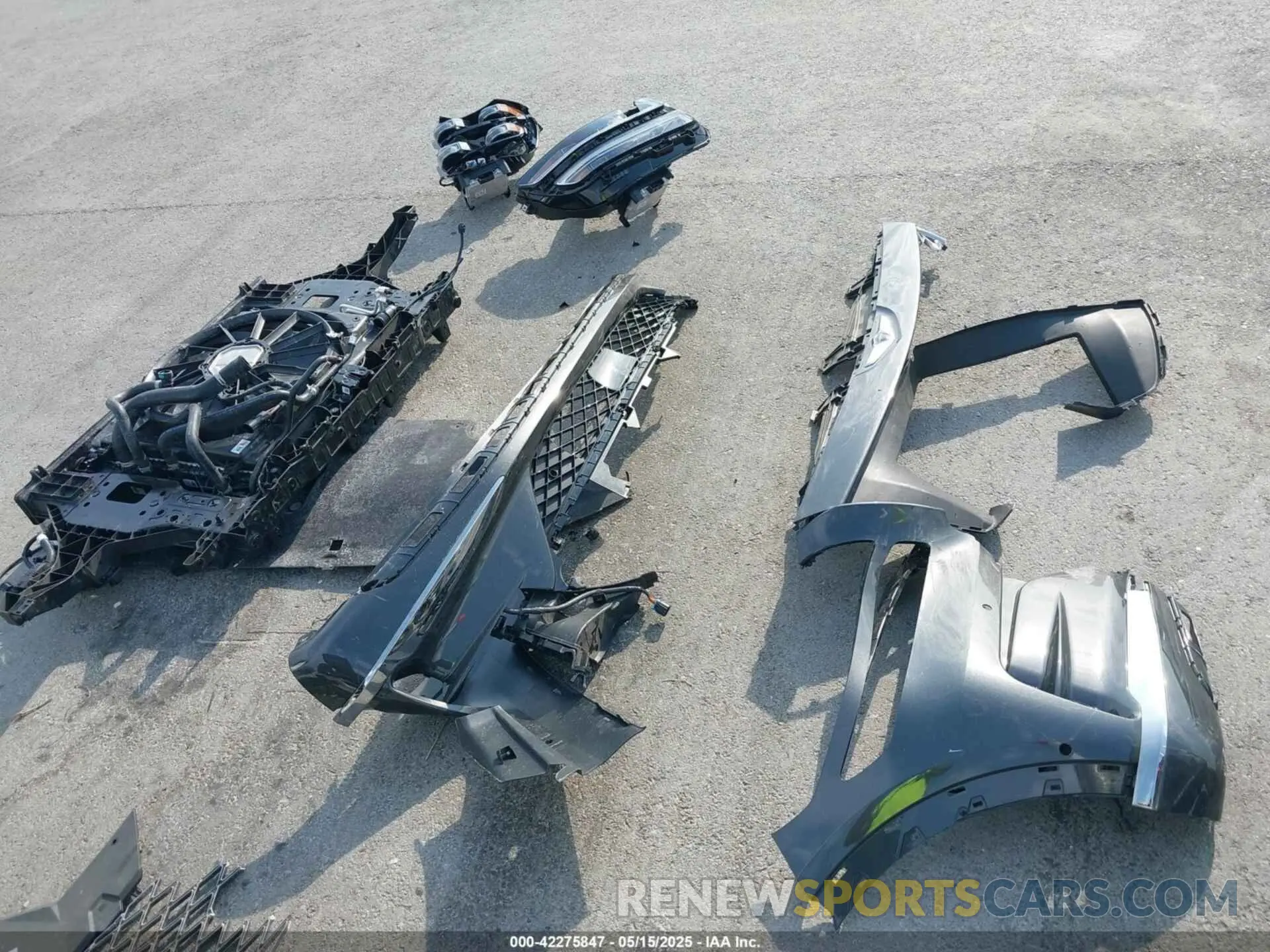 12 Photograph of a damaged car KMUHCESC1RU174015 GENESIS GV80 2024