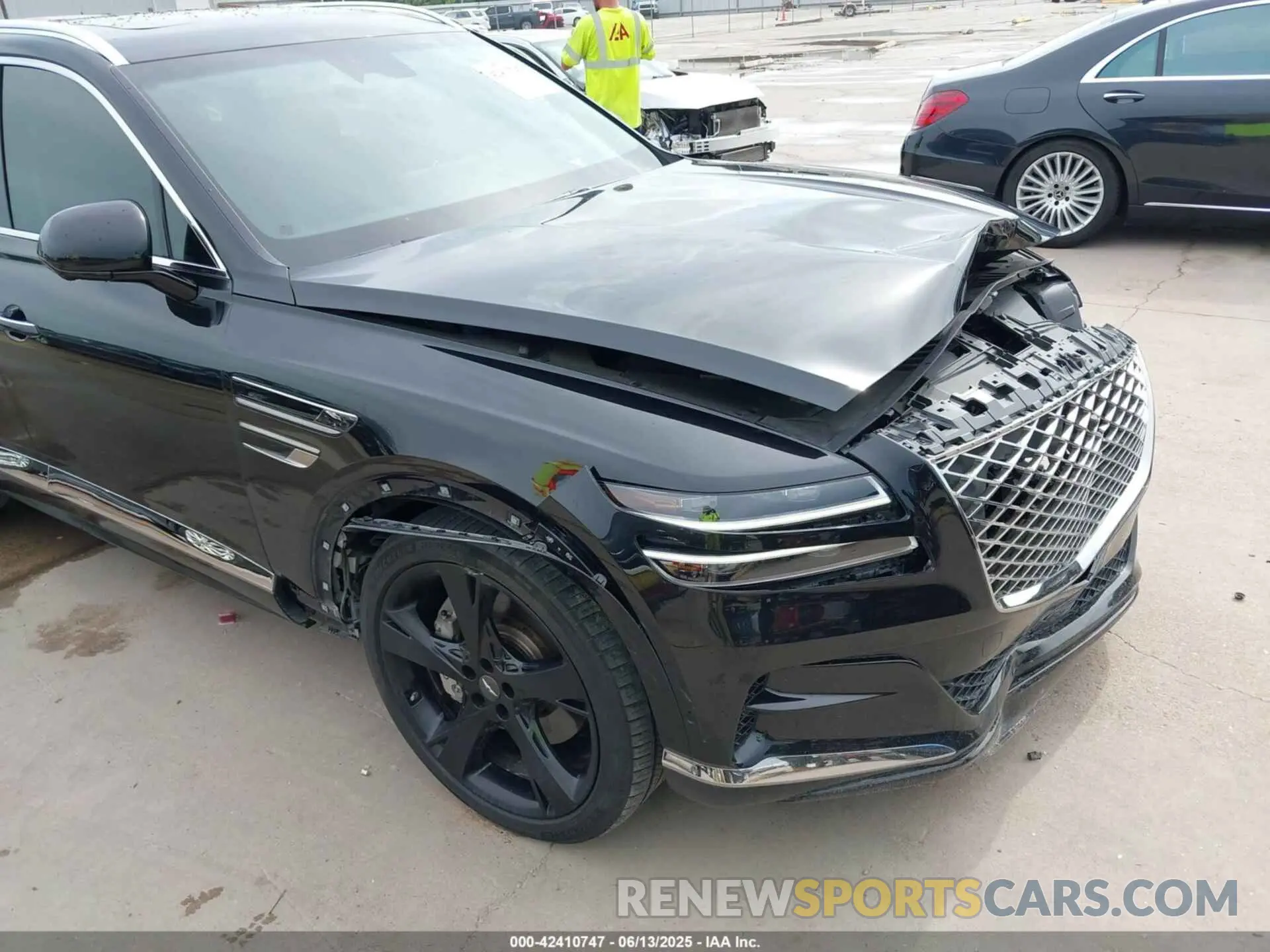 17 Photograph of a damaged car KMUHCESC4RU151408 GENESIS GV80 2024