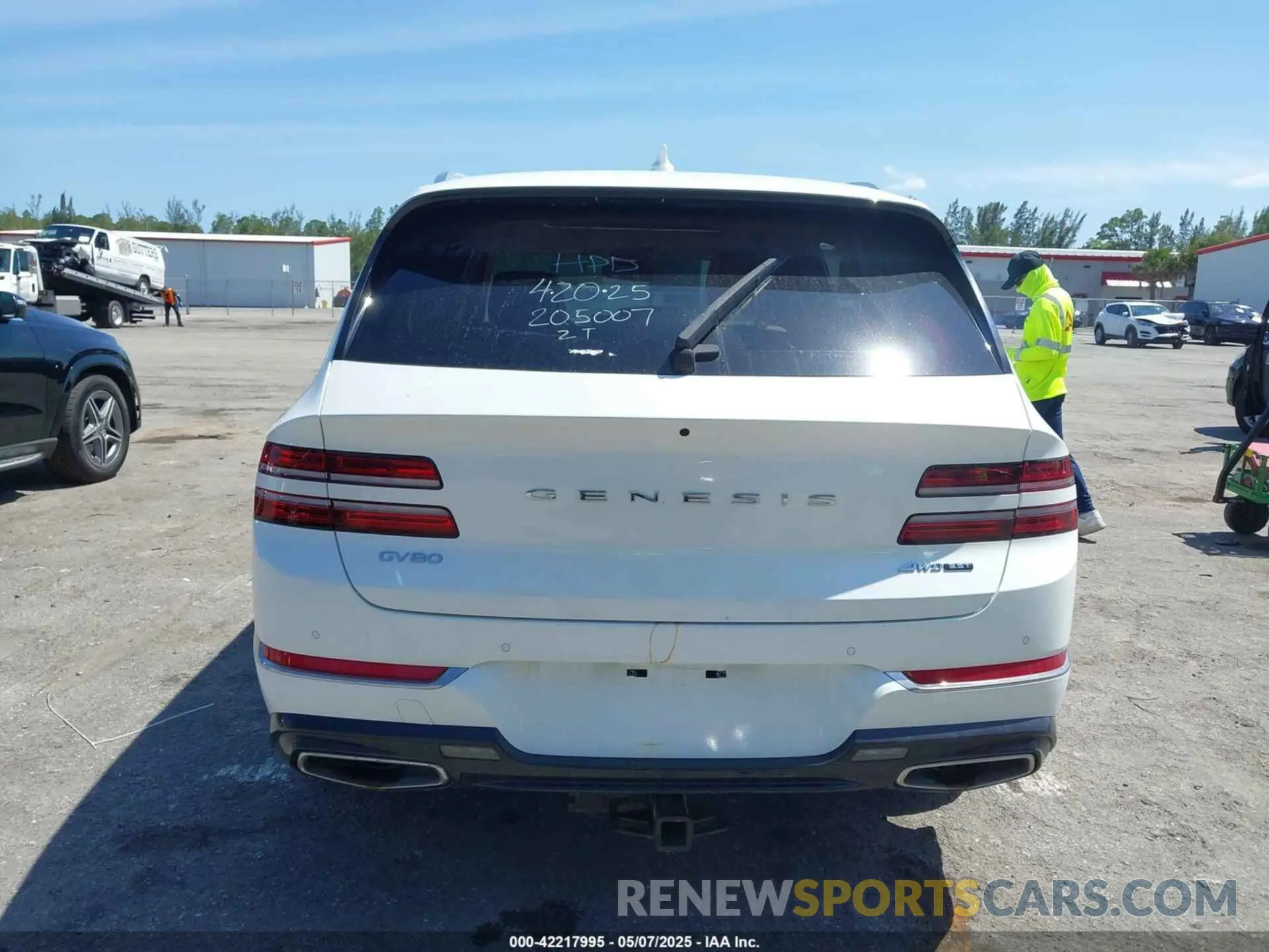 17 Photograph of a damaged car KMUHCESC5RU205007 GENESIS GV80 2024