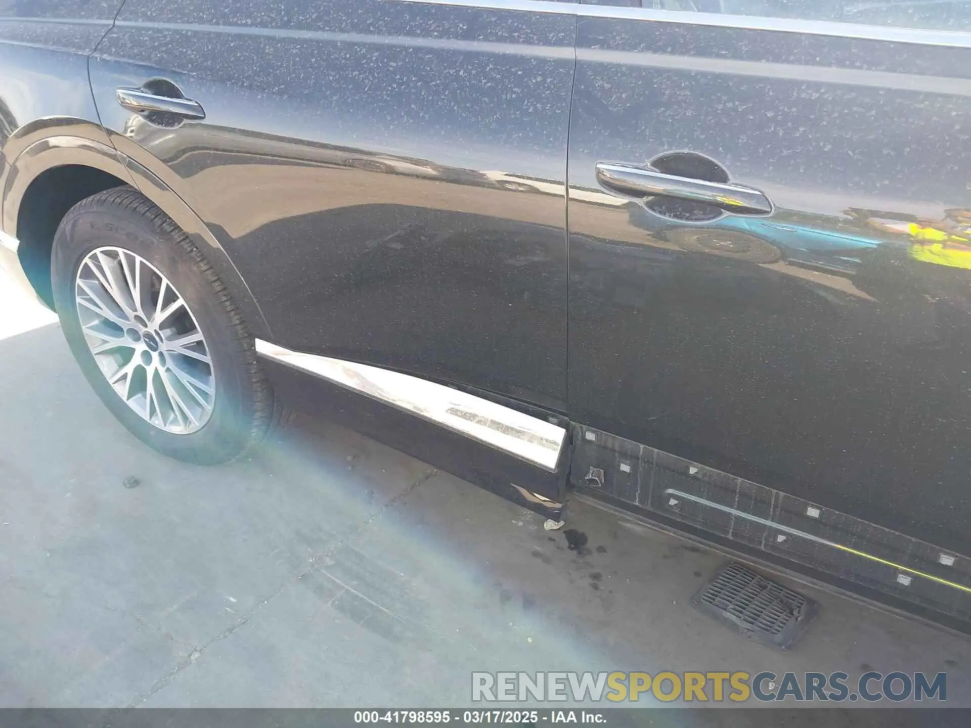 19 Photograph of a damaged car KMUHFESB0SU239716 GENESIS GV80 2025