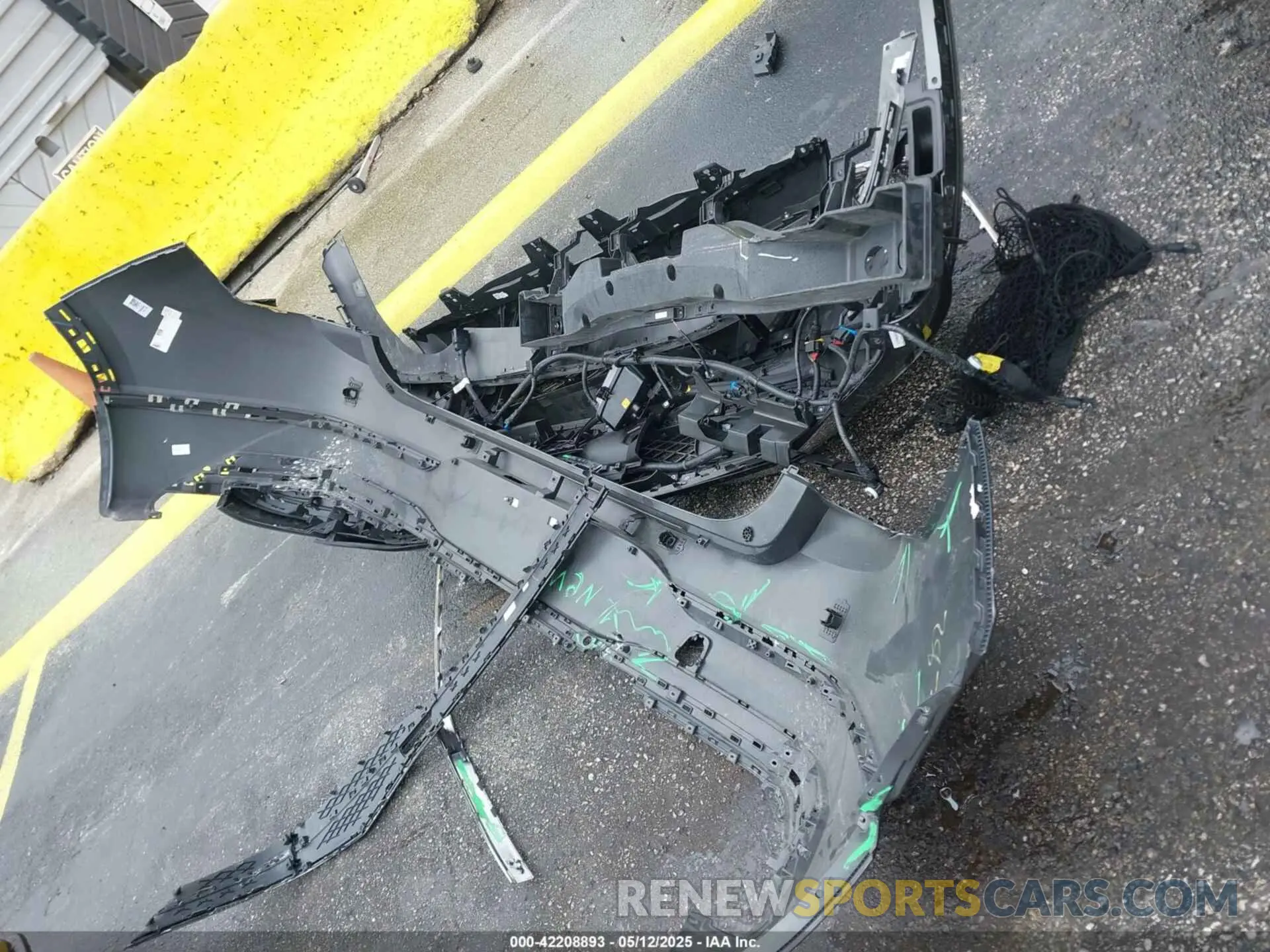 12 Photograph of a damaged car KMUHFESB7SU241172 GENESIS GV80 2025
