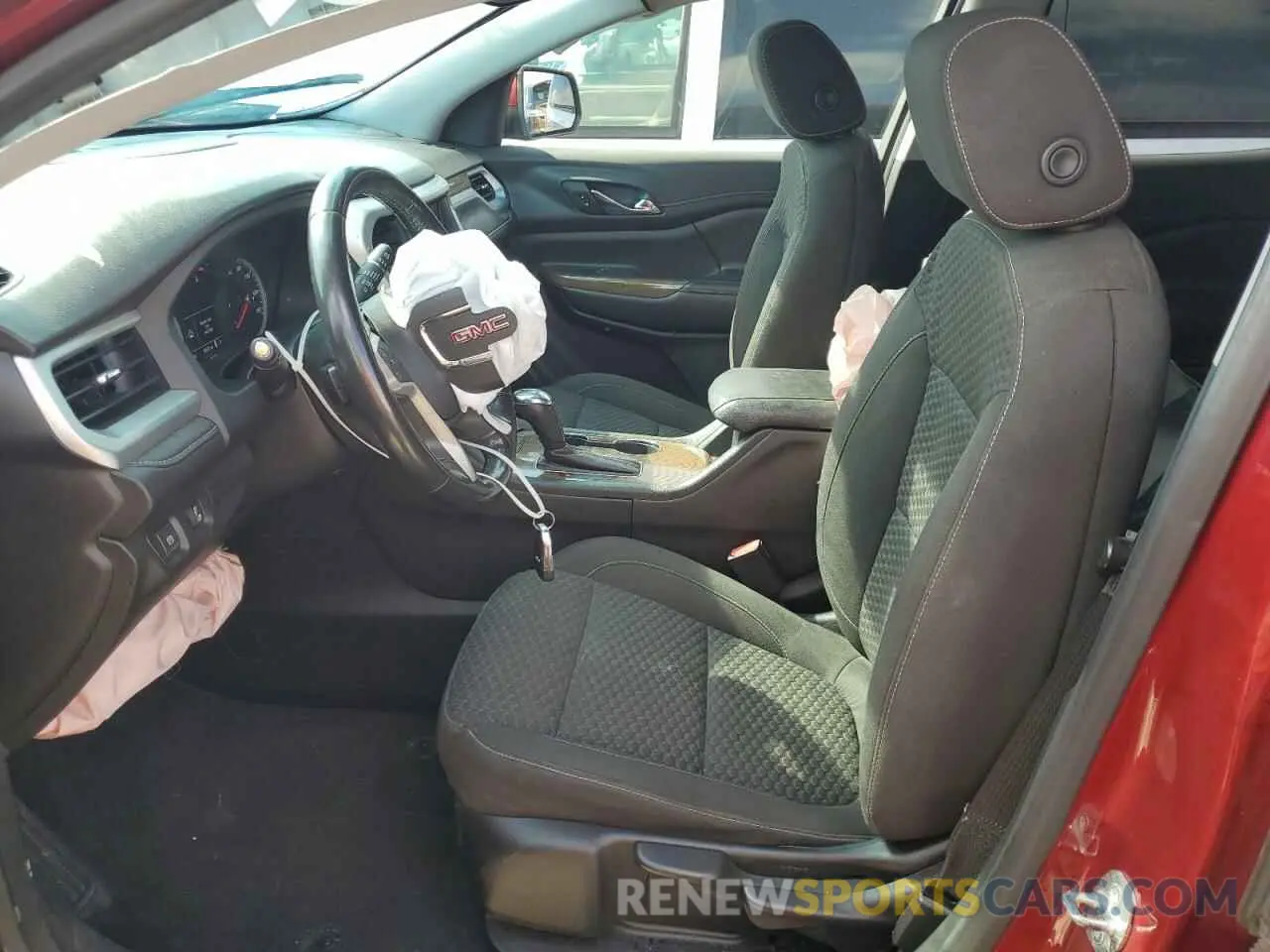 7 Photograph of a damaged car 1GKKNKLA0KZ137582 GMC ACADIA 2019