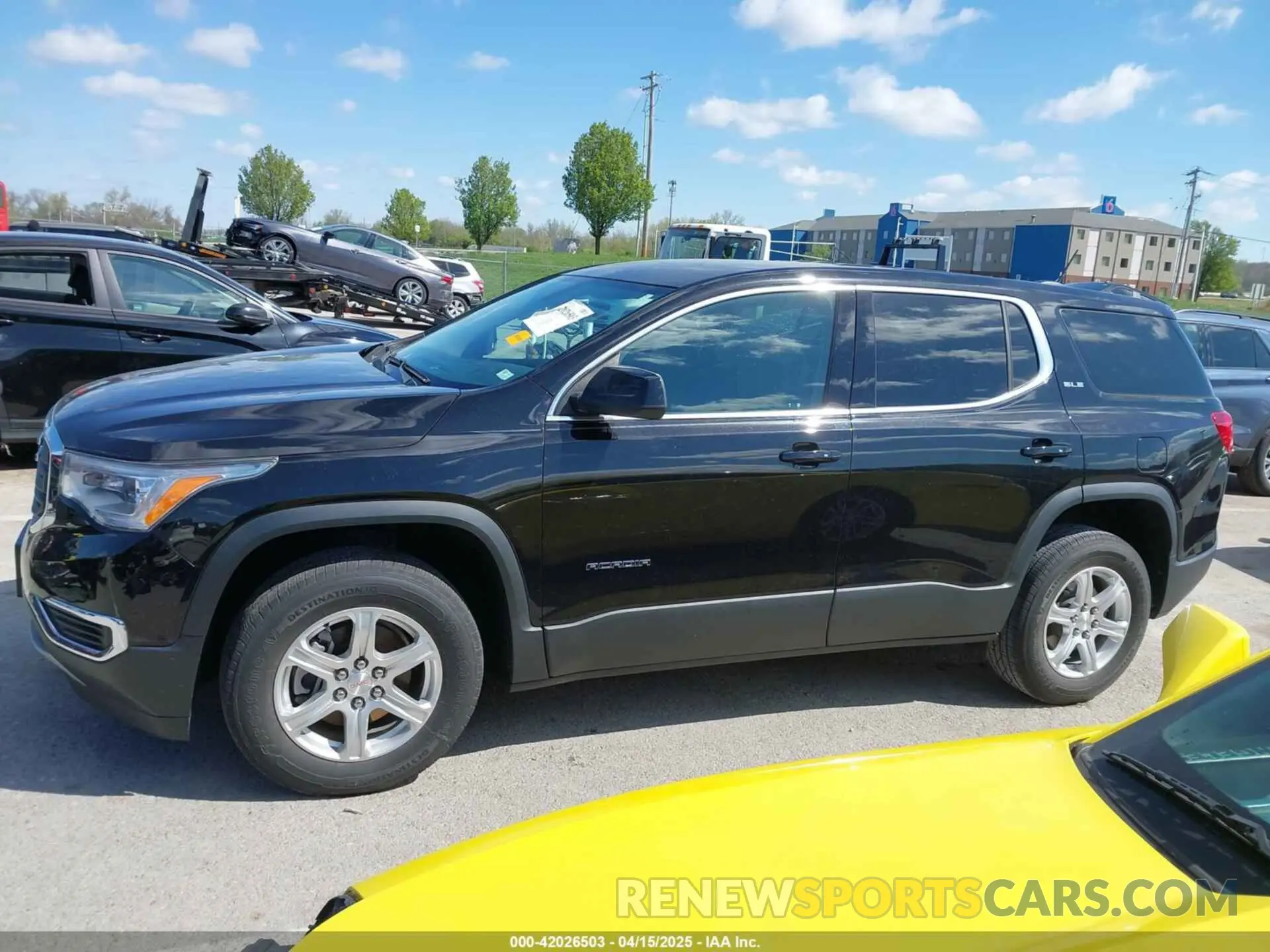 14 Photograph of a damaged car 1GKKNKLA0KZ195451 GMC ACADIA 2019