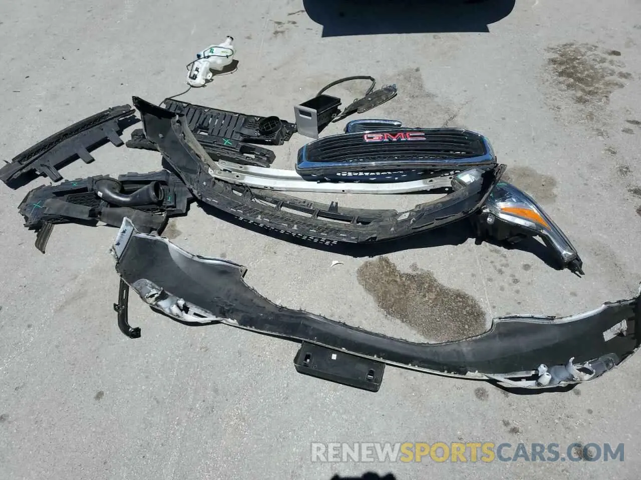 13 Photograph of a damaged car 1GKKNKLA0KZ258256 GMC ACADIA 2019