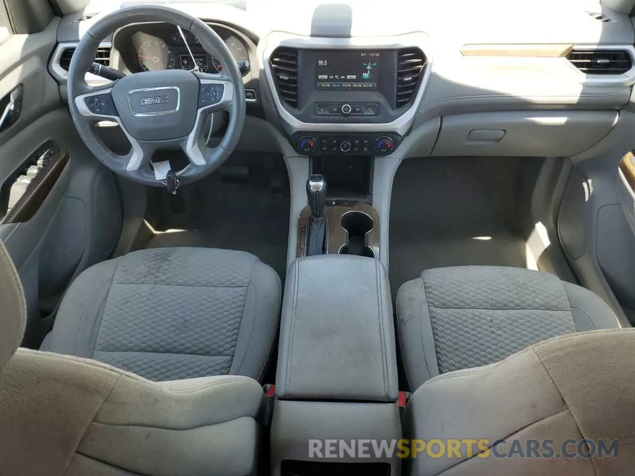 8 Photograph of a damaged car 1GKKNKLA0KZ258256 GMC ACADIA 2019