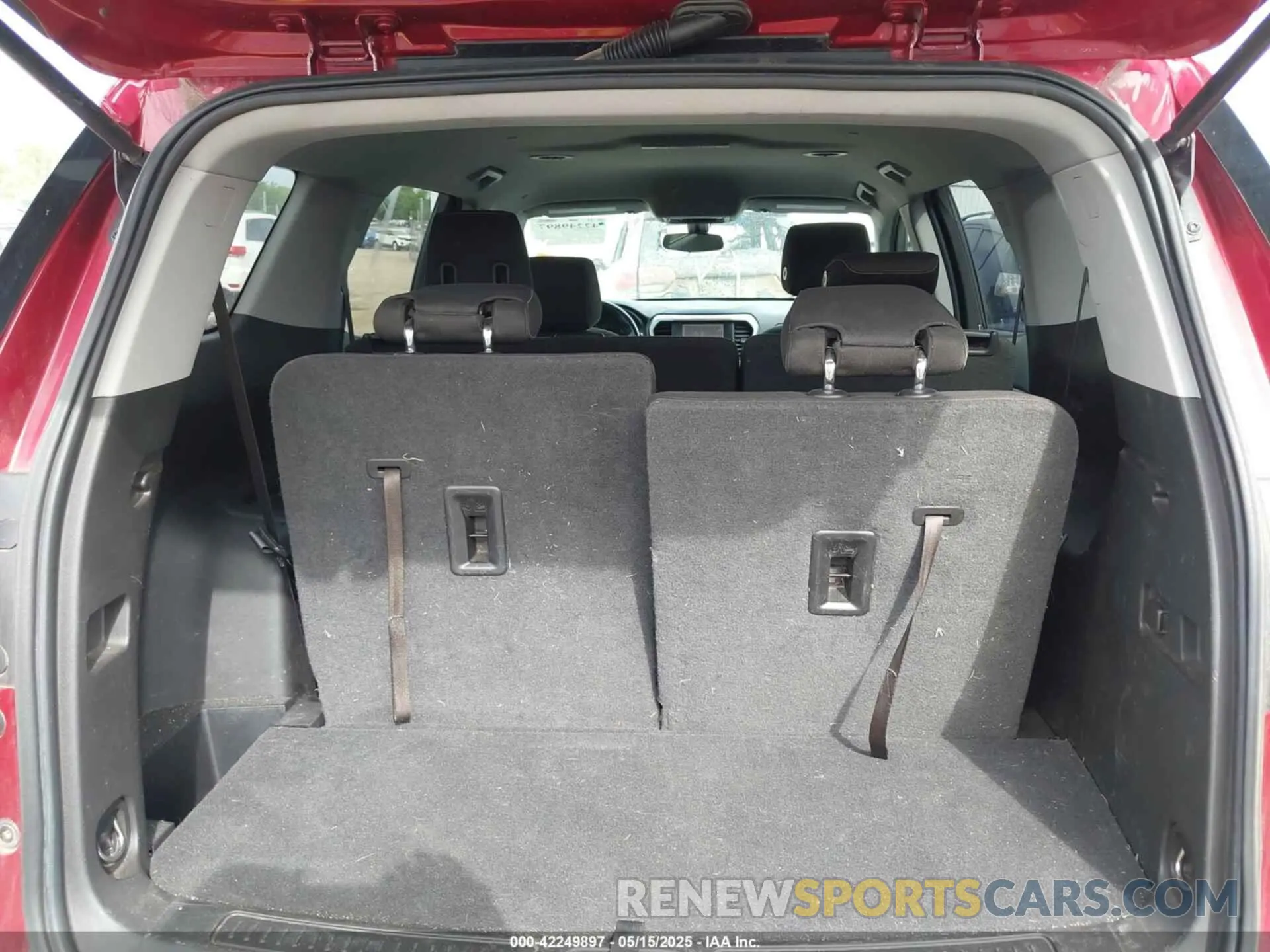 17 Photograph of a damaged car 1GKKNKLA0KZ287983 GMC ACADIA 2019