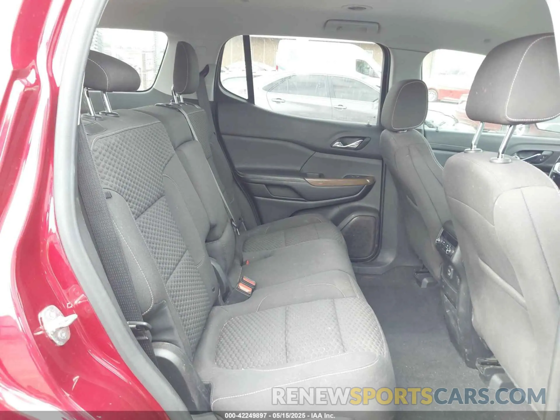 8 Photograph of a damaged car 1GKKNKLA0KZ287983 GMC ACADIA 2019