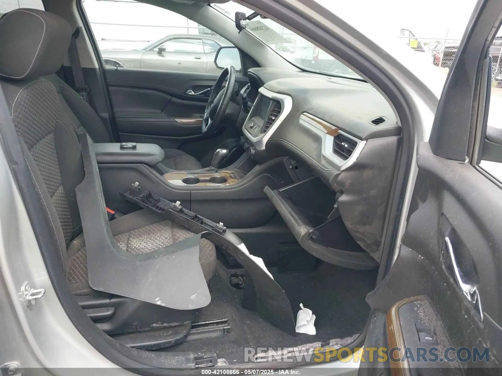 5 Photograph of a damaged car 1GKKNKLA1KZ124873 GMC ACADIA 2019