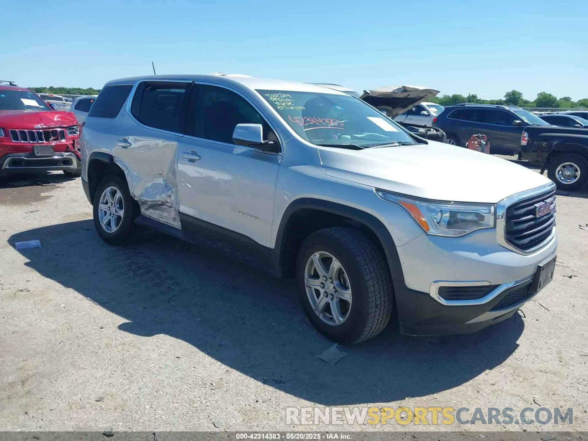 1 Photograph of a damaged car 1GKKNKLA1KZ196849 GMC ACADIA 2019