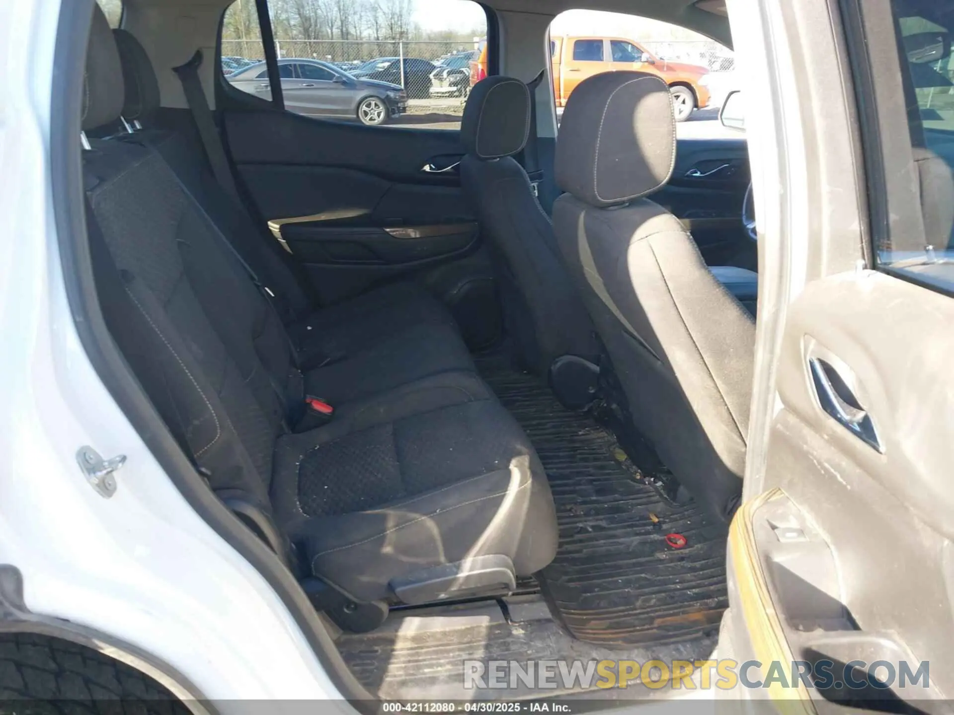 8 Photograph of a damaged car 1GKKNKLA1KZ267046 GMC ACADIA 2019