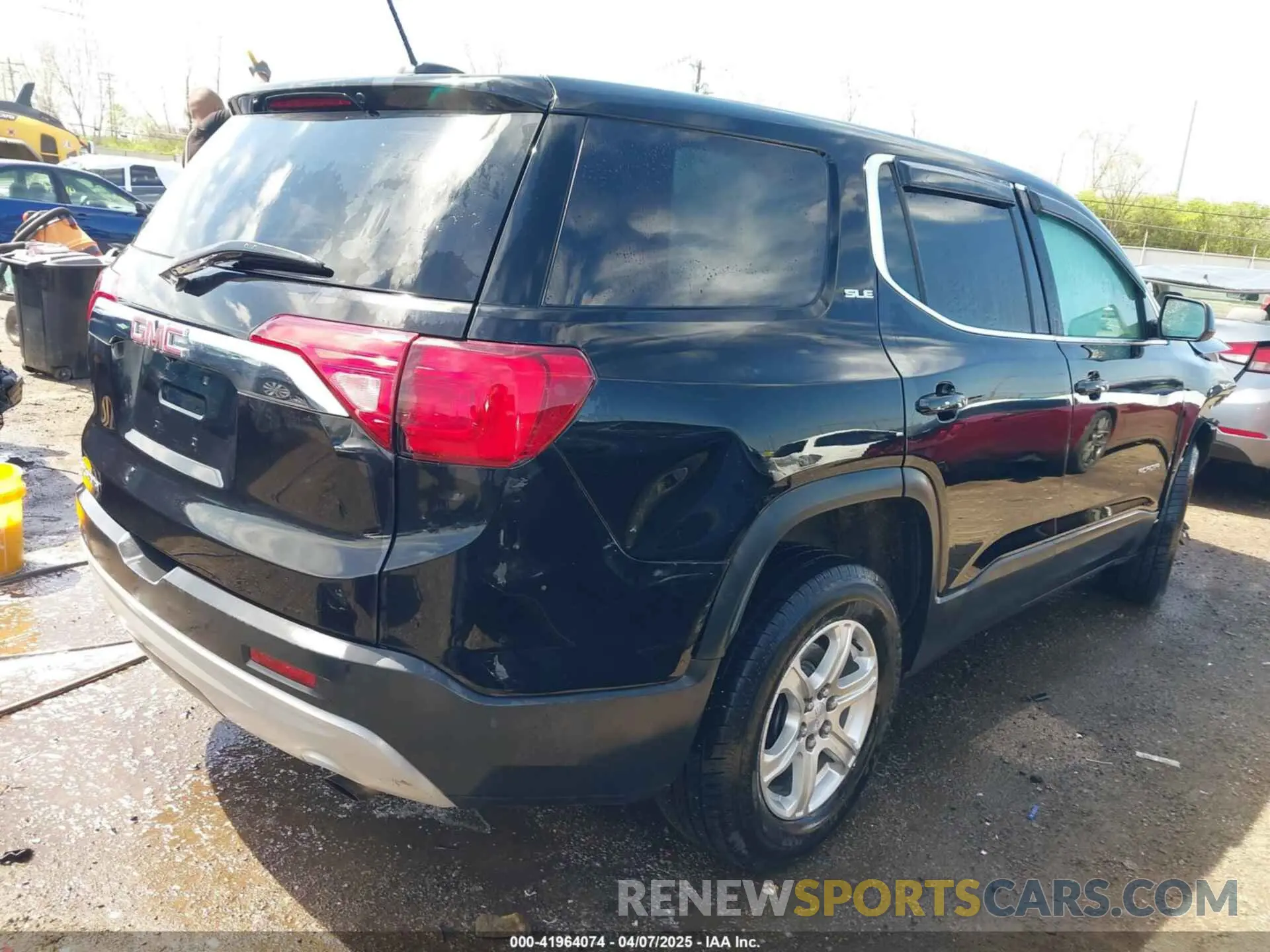 4 Photograph of a damaged car 1GKKNKLA2KZ233536 GMC ACADIA 2019