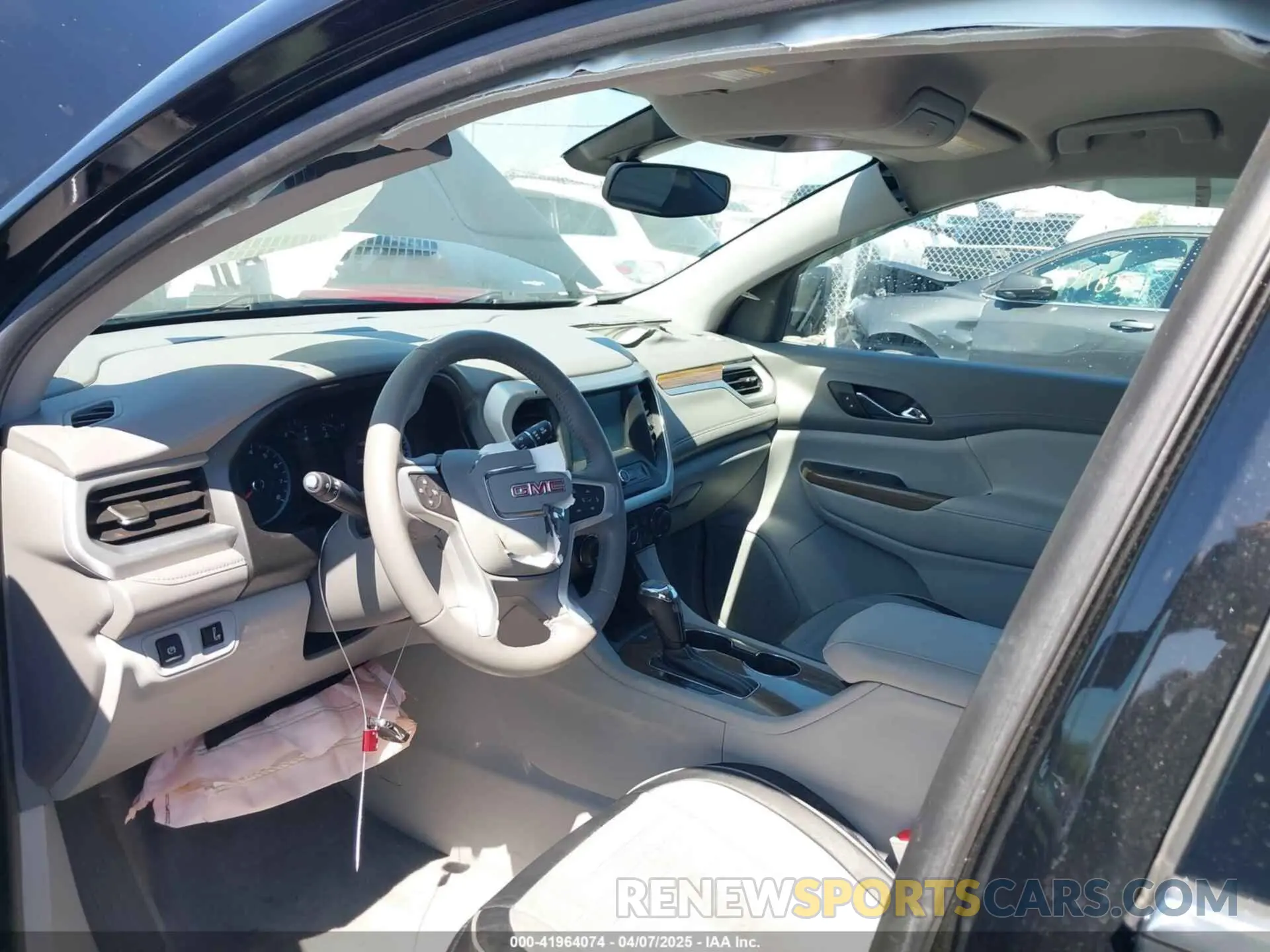 5 Photograph of a damaged car 1GKKNKLA2KZ233536 GMC ACADIA 2019