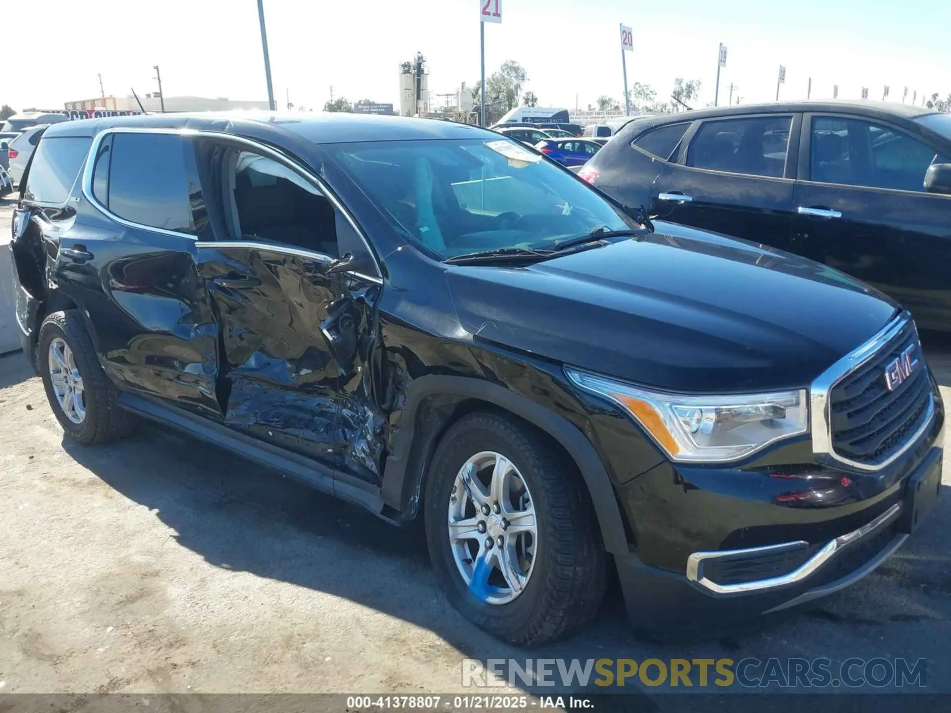 1 Photograph of a damaged car 1GKKNKLA2KZ293381 GMC ACADIA 2019
