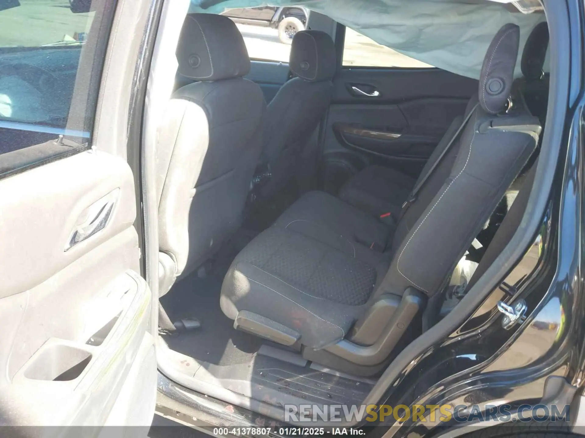 8 Photograph of a damaged car 1GKKNKLA2KZ293381 GMC ACADIA 2019