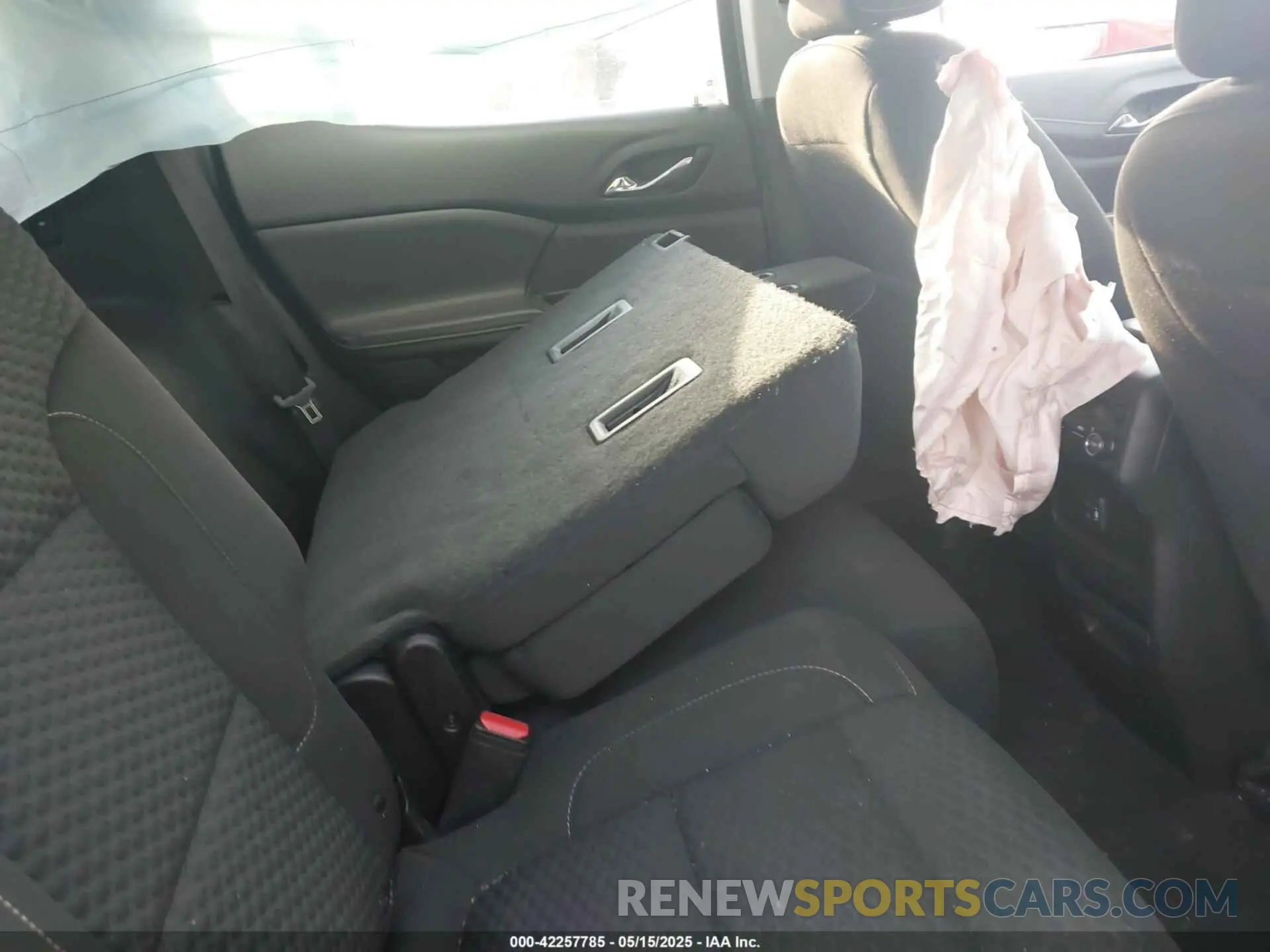 8 Photograph of a damaged car 1GKKNKLA3KZ140010 GMC ACADIA 2019