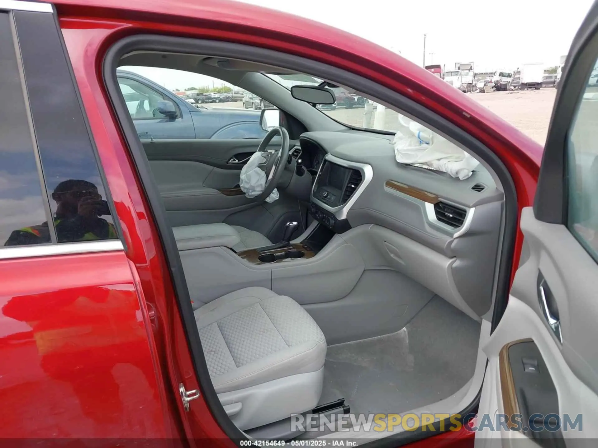5 Photograph of a damaged car 1GKKNKLA3KZ238647 GMC ACADIA 2019