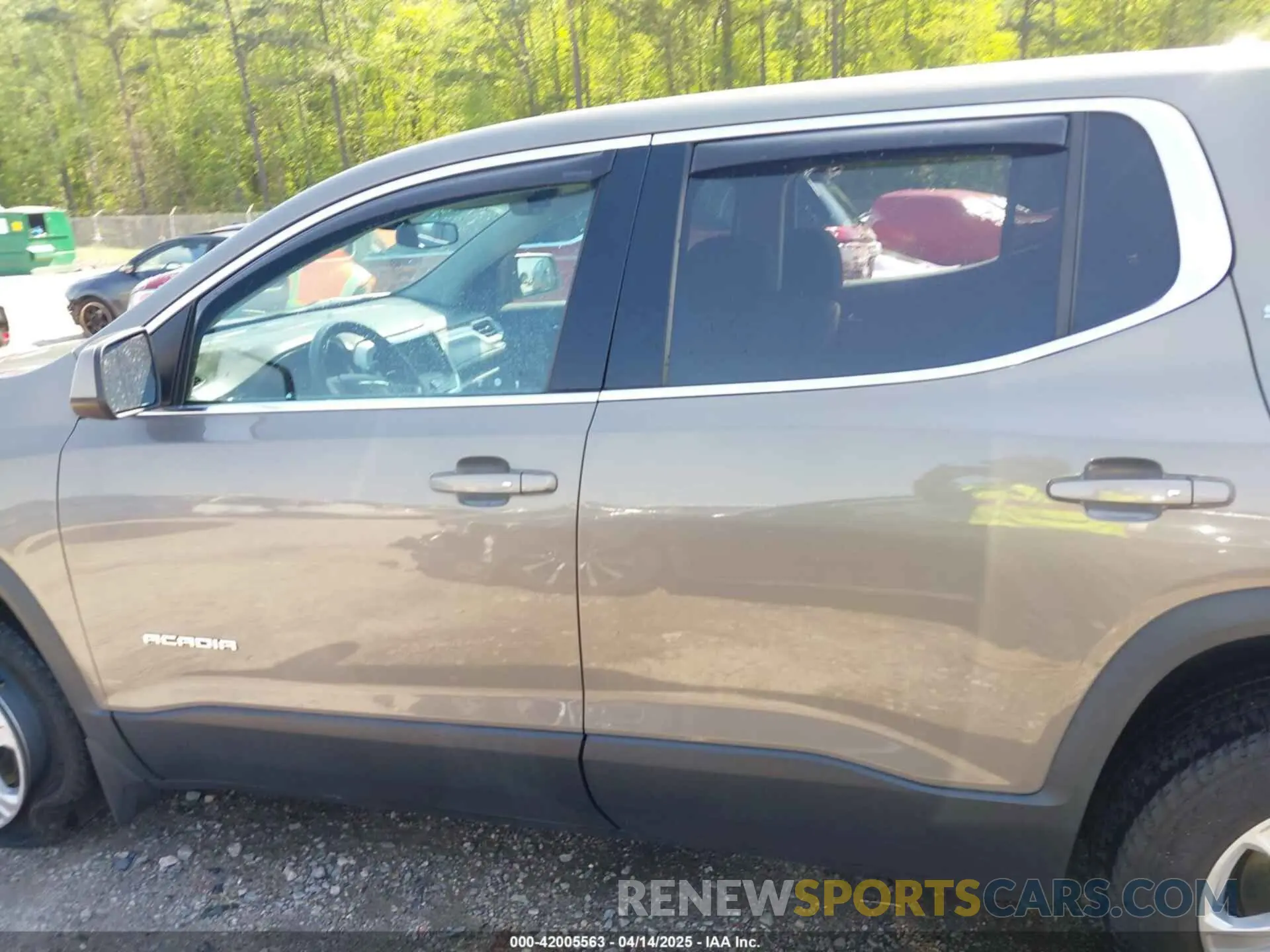 14 Photograph of a damaged car 1GKKNKLA3KZ266531 GMC ACADIA 2019