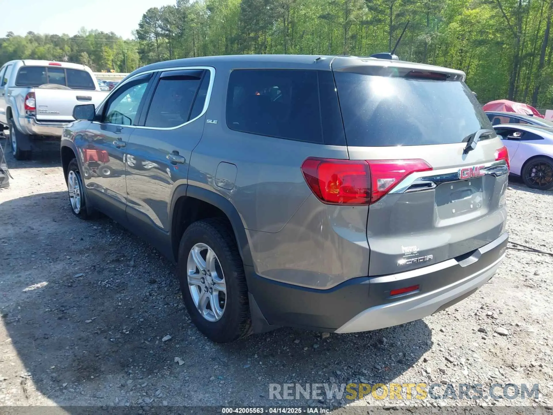 3 Photograph of a damaged car 1GKKNKLA3KZ266531 GMC ACADIA 2019