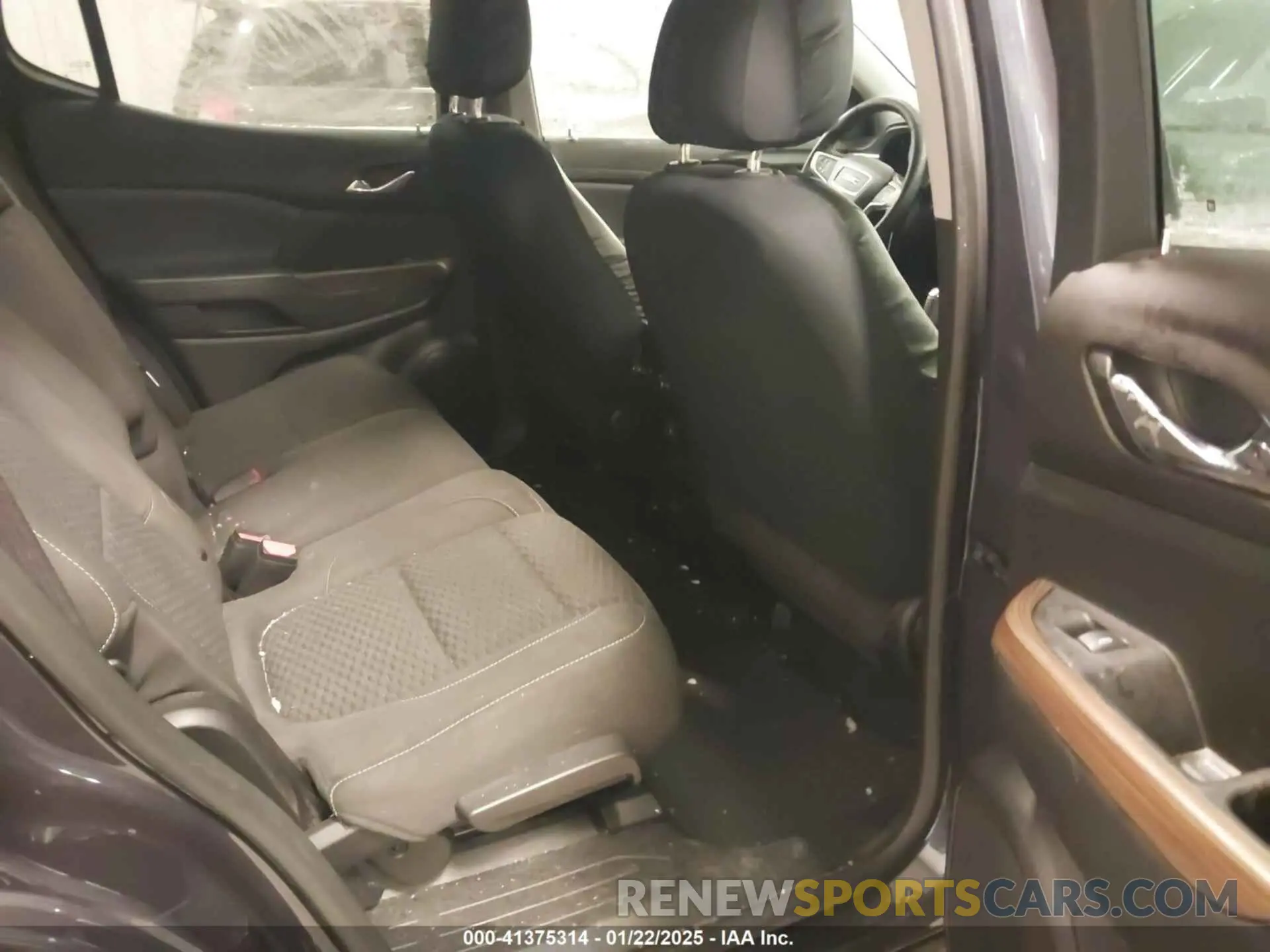 8 Photograph of a damaged car 1GKKNKLA4KZ233800 GMC ACADIA 2019