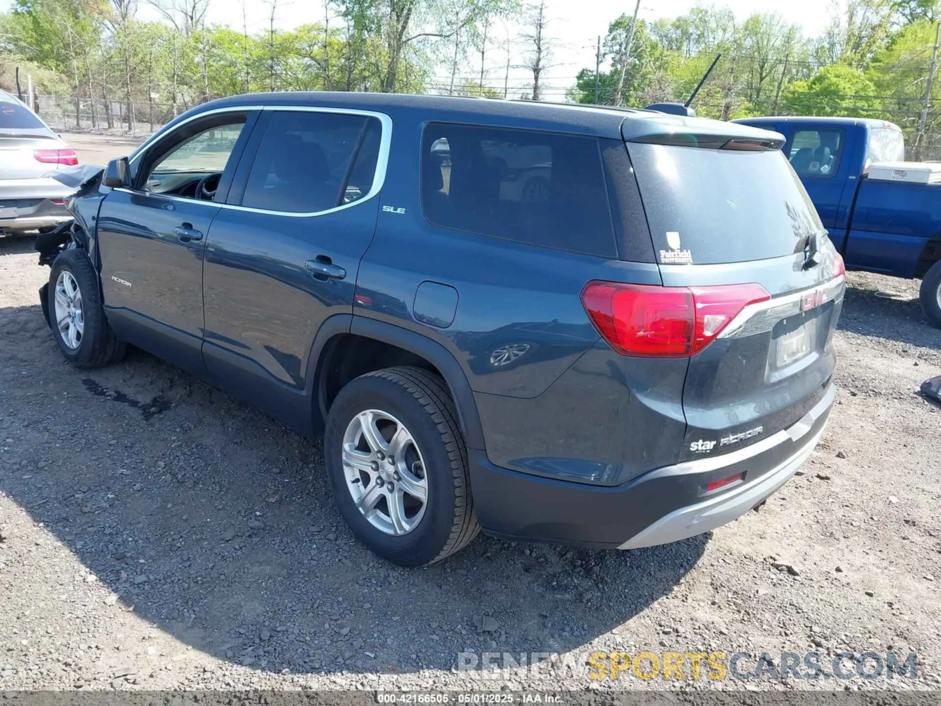 3 Photograph of a damaged car 1GKKNKLA5KZ223597 GMC ACADIA 2019