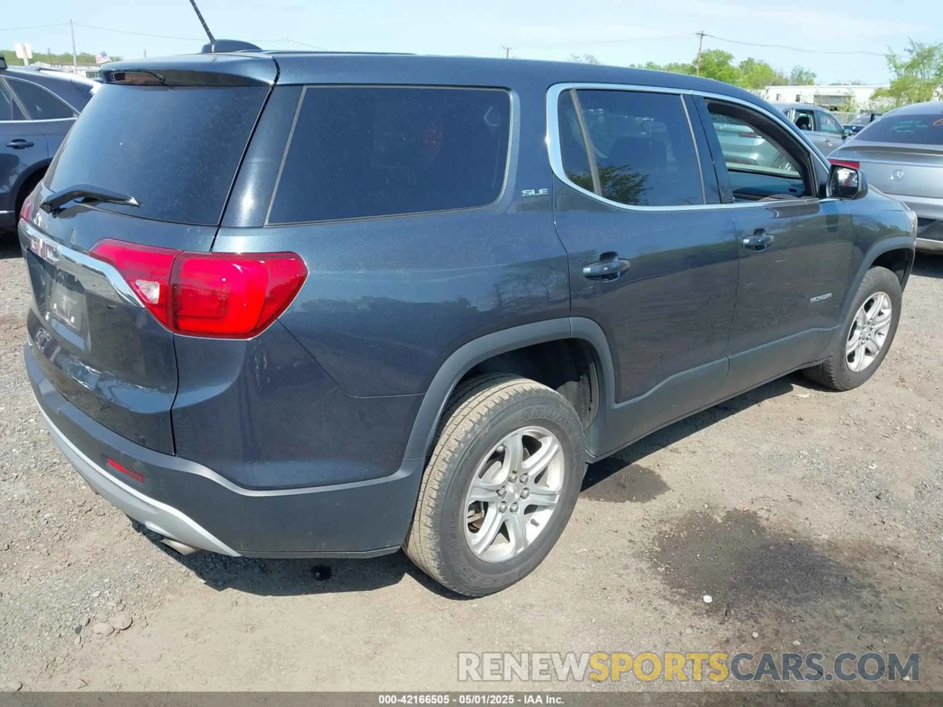 4 Photograph of a damaged car 1GKKNKLA5KZ223597 GMC ACADIA 2019