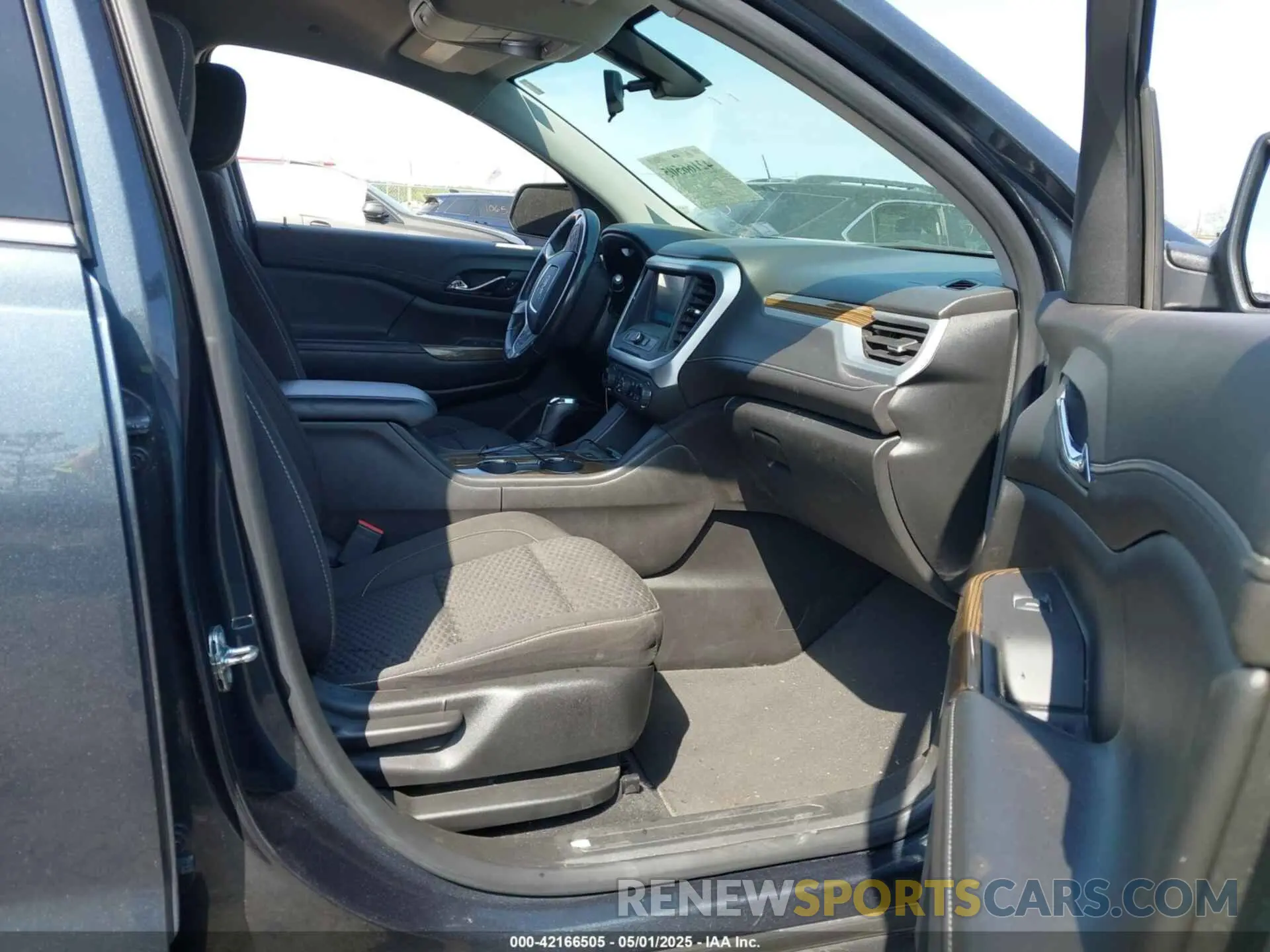 5 Photograph of a damaged car 1GKKNKLA5KZ223597 GMC ACADIA 2019