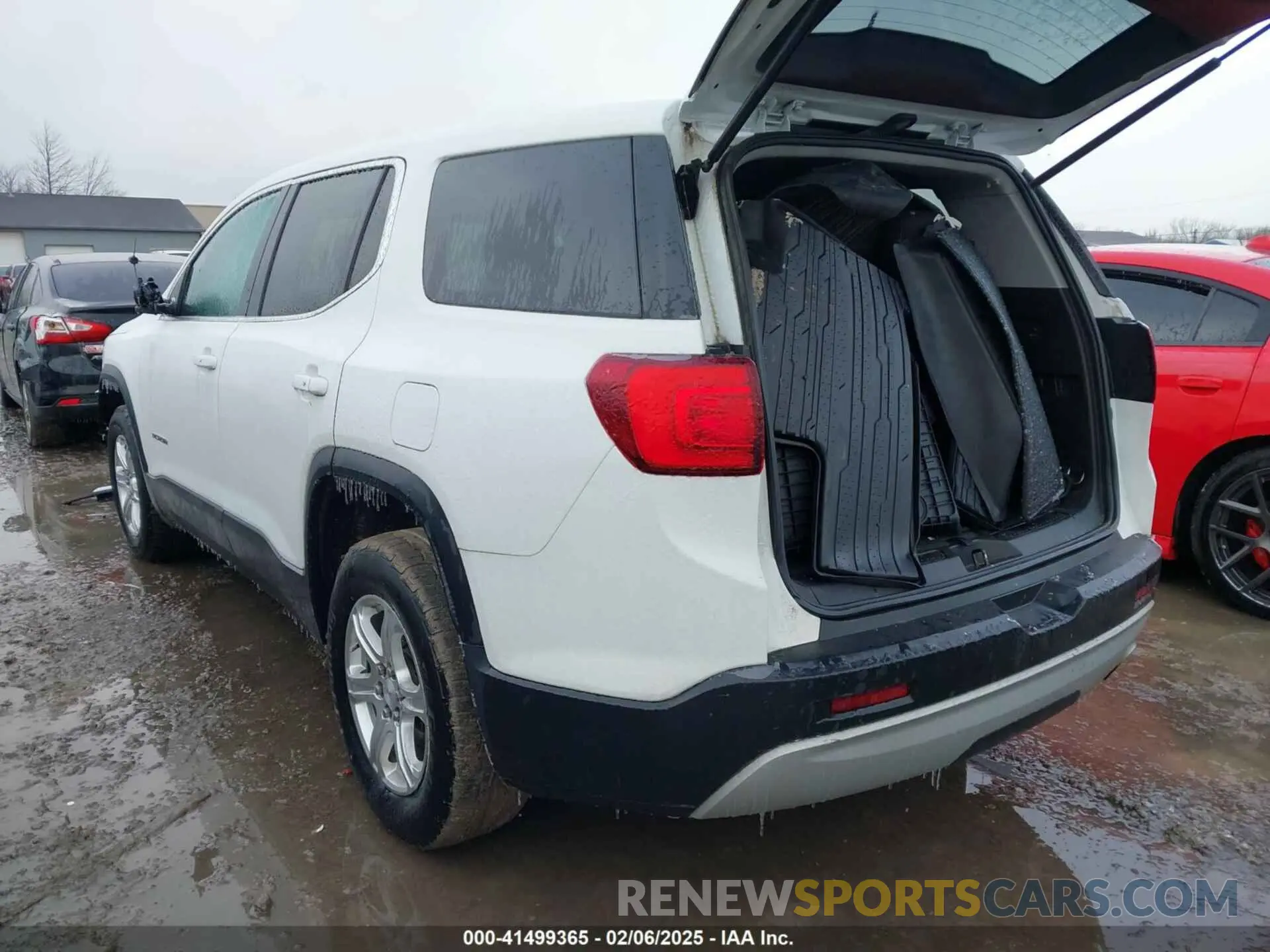3 Photograph of a damaged car 1GKKNKLA5KZ278907 GMC ACADIA 2019