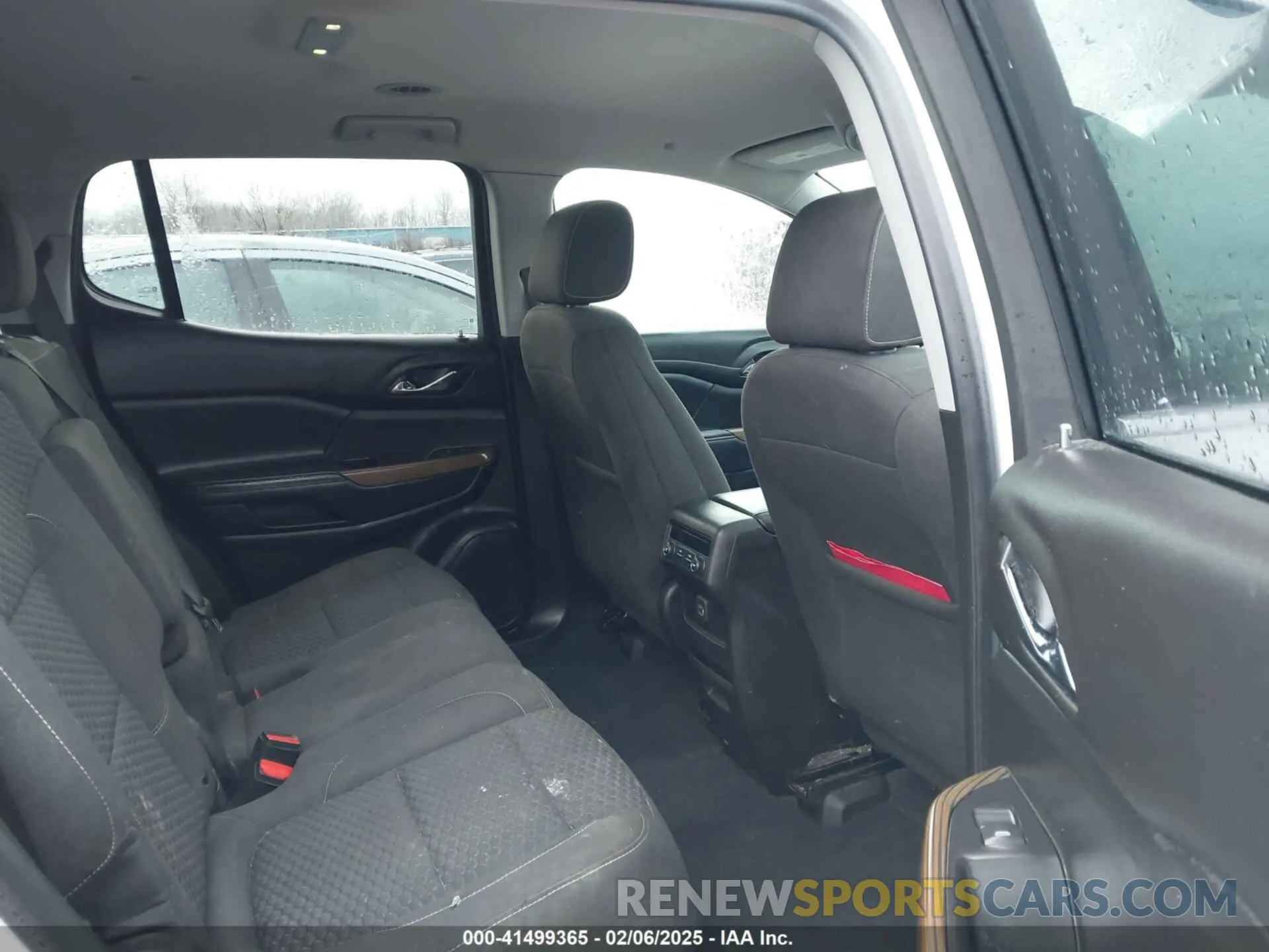 8 Photograph of a damaged car 1GKKNKLA5KZ278907 GMC ACADIA 2019