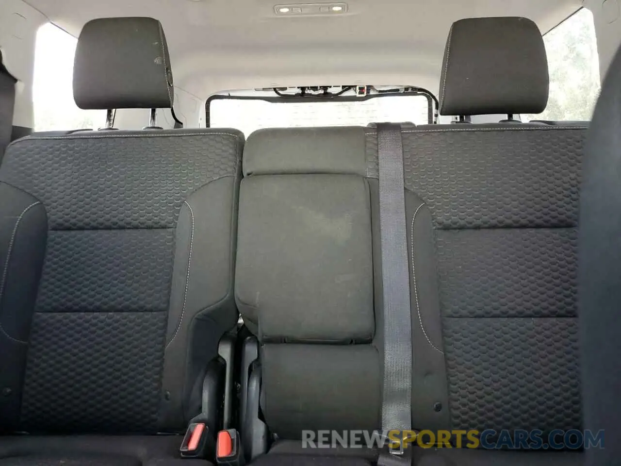 10 Photograph of a damaged car 1GKKNKLA6KZ108636 GMC ACADIA 2019