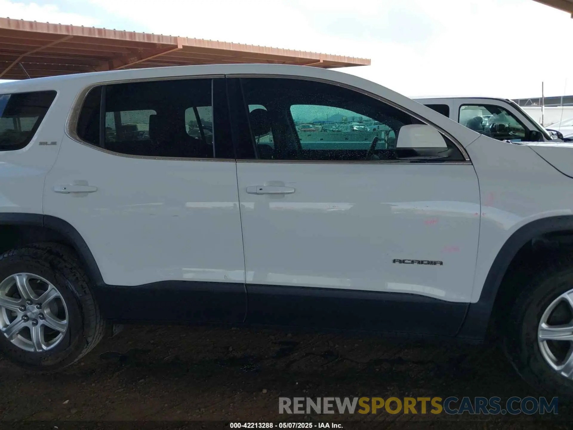 14 Photograph of a damaged car 1GKKNKLA6KZ240134 GMC ACADIA 2019