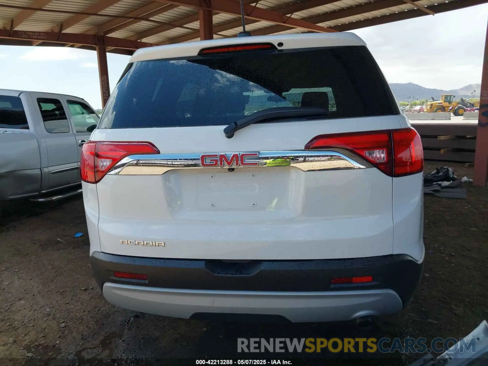 17 Photograph of a damaged car 1GKKNKLA6KZ240134 GMC ACADIA 2019