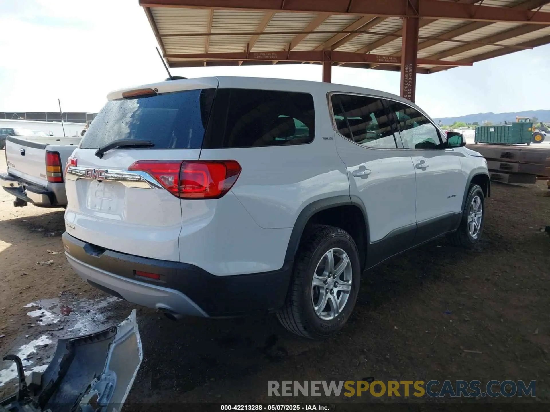 4 Photograph of a damaged car 1GKKNKLA6KZ240134 GMC ACADIA 2019