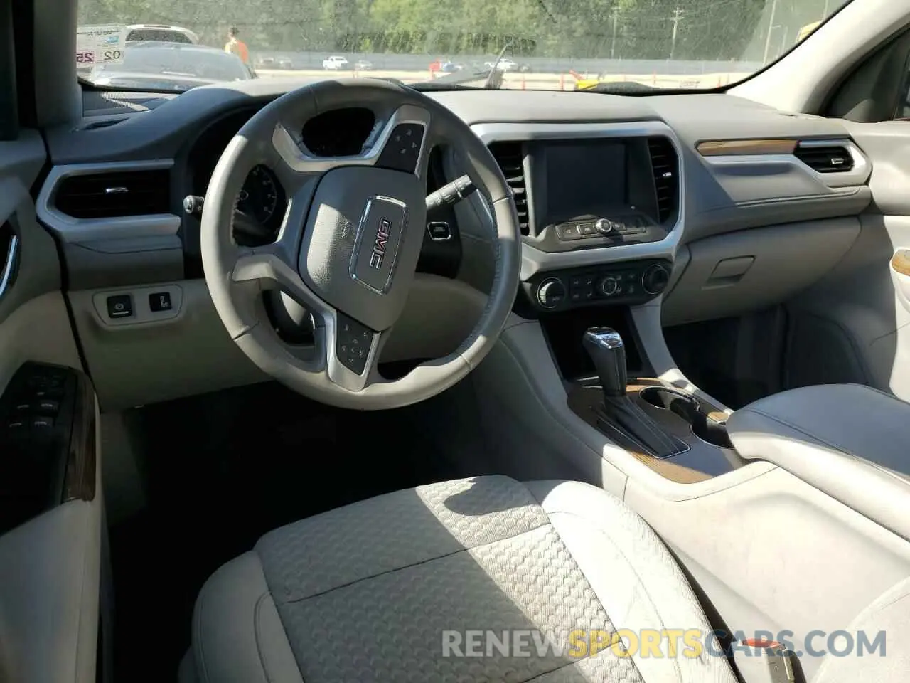 8 Photograph of a damaged car 1GKKNKLA8KZ101882 GMC ACADIA 2019