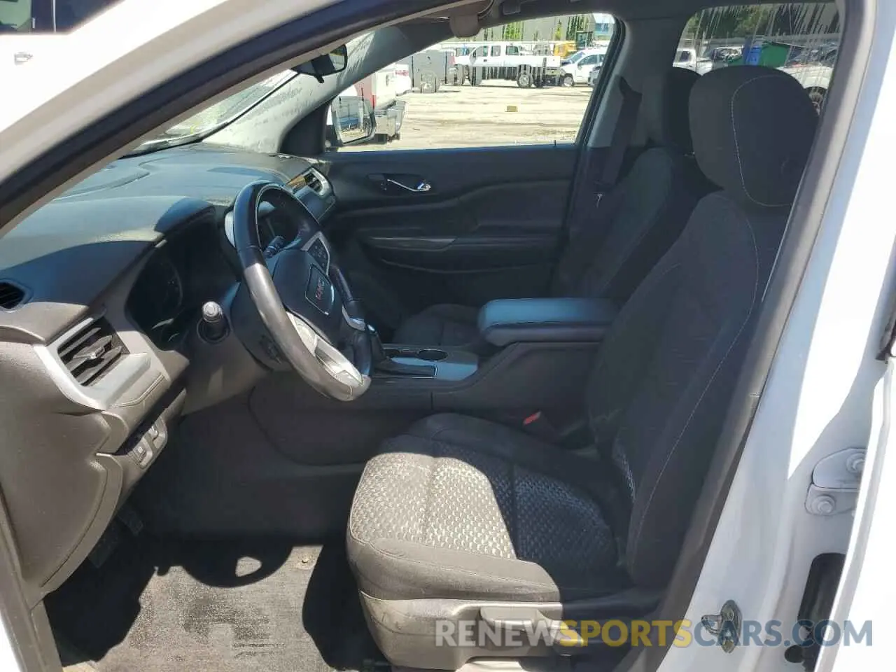 7 Photograph of a damaged car 1GKKNKLA8KZ126605 GMC ACADIA 2019