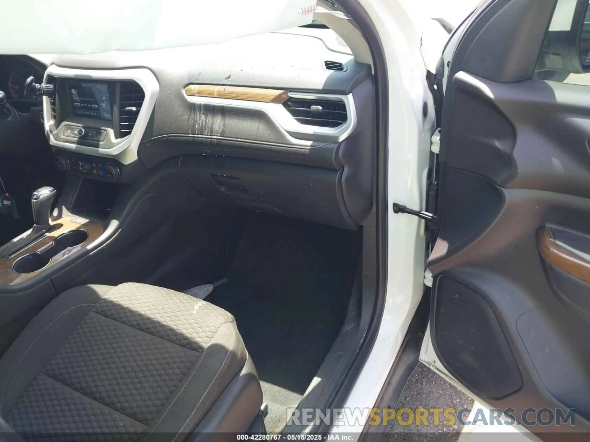 5 Photograph of a damaged car 1GKKNKLA8KZ222511 GMC ACADIA 2019