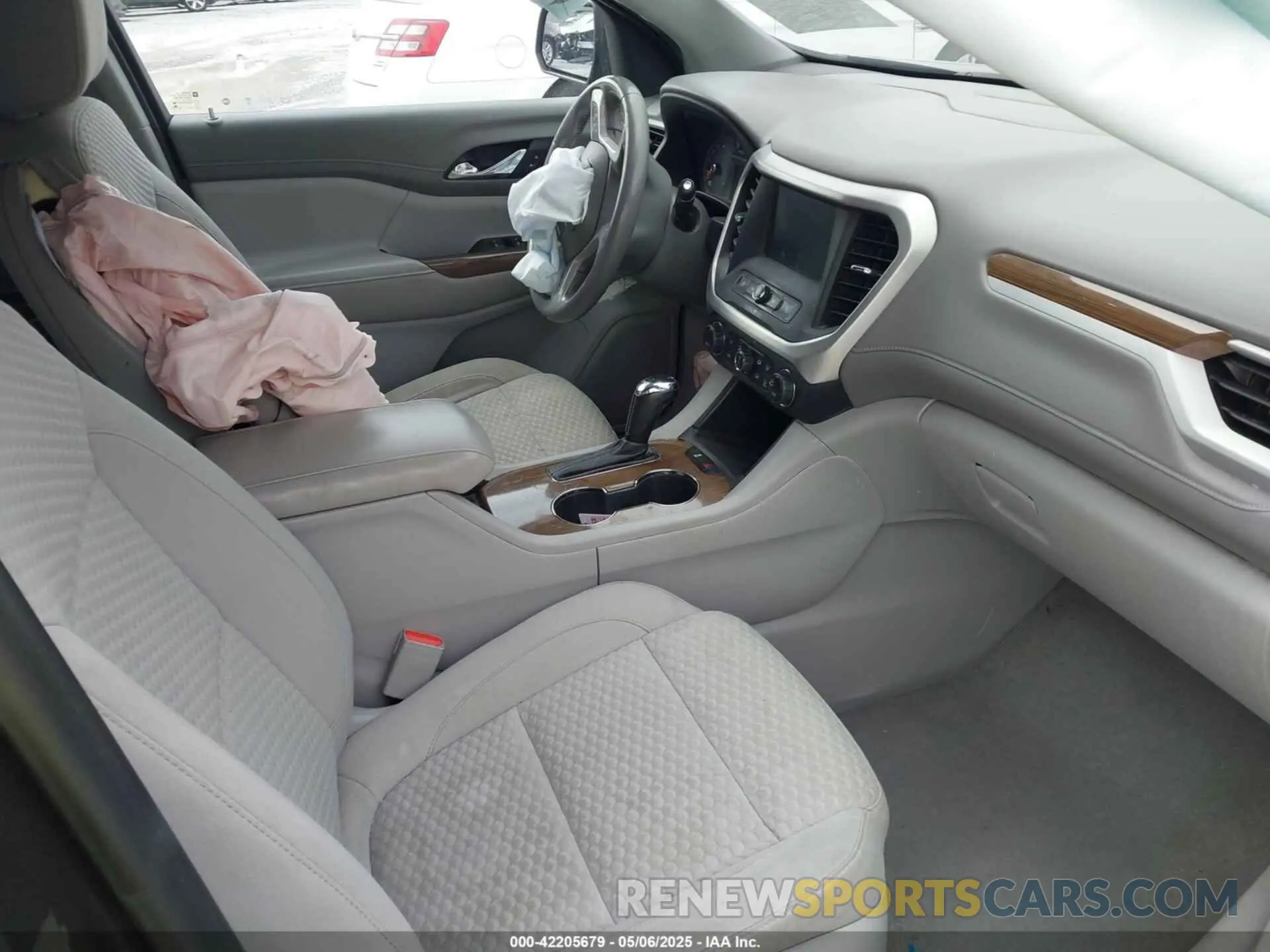 5 Photograph of a damaged car 1GKKNKLA8KZ255802 GMC ACADIA 2019