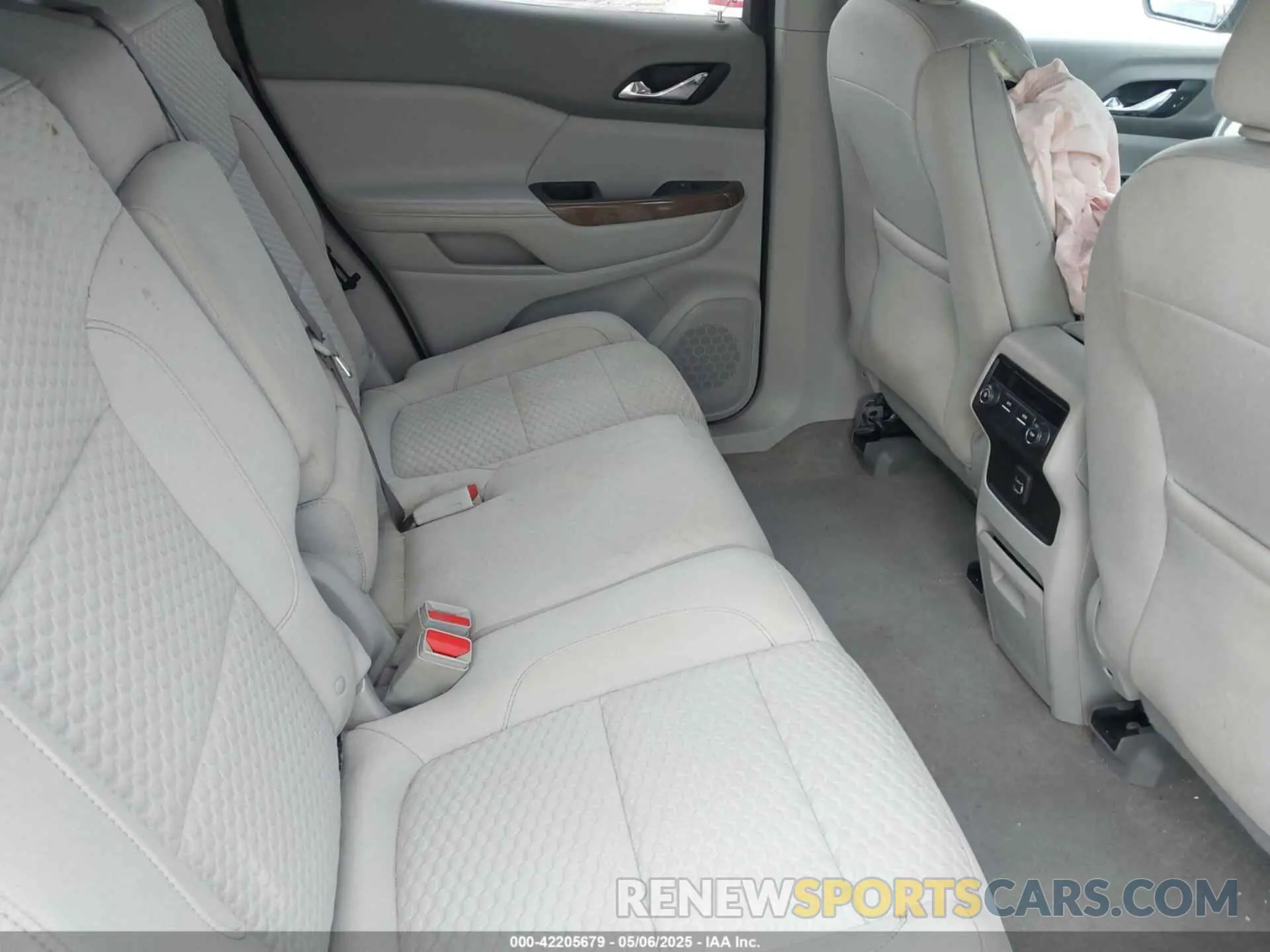8 Photograph of a damaged car 1GKKNKLA8KZ255802 GMC ACADIA 2019