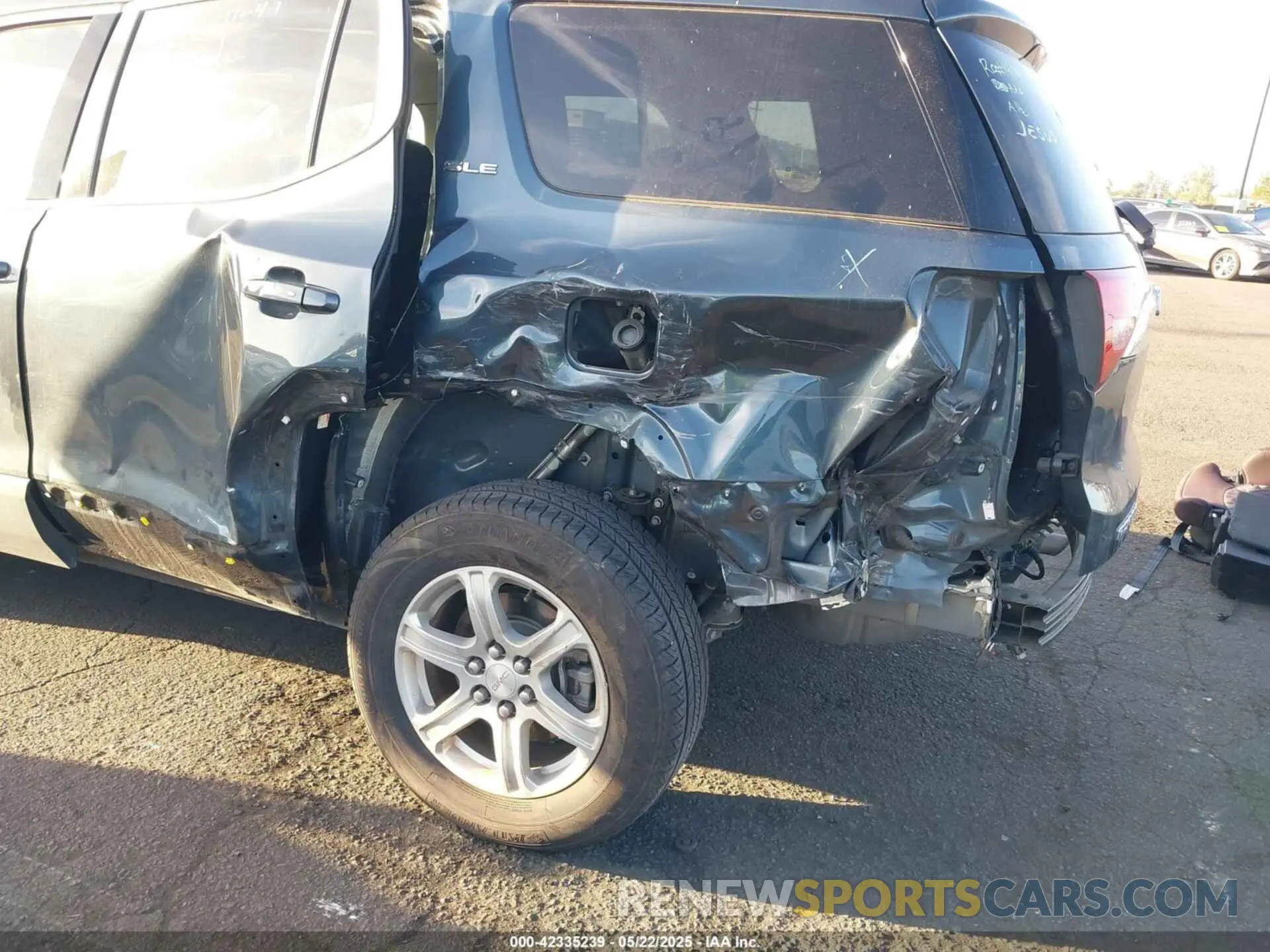 6 Photograph of a damaged car 1GKKNKLA8KZ279520 GMC ACADIA 2019